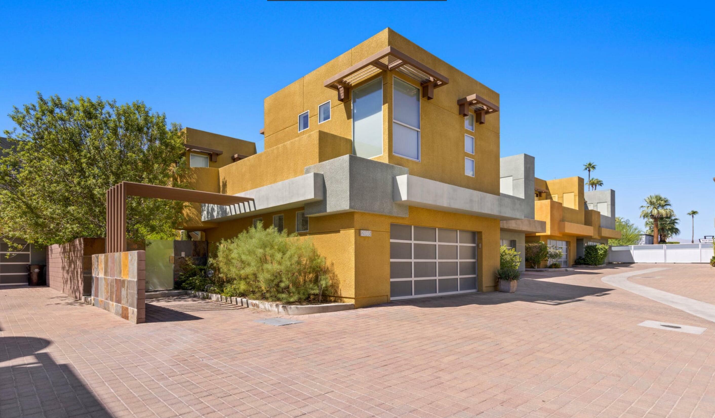 Property Photo:  2065 Tangerine Court  CA 92262 