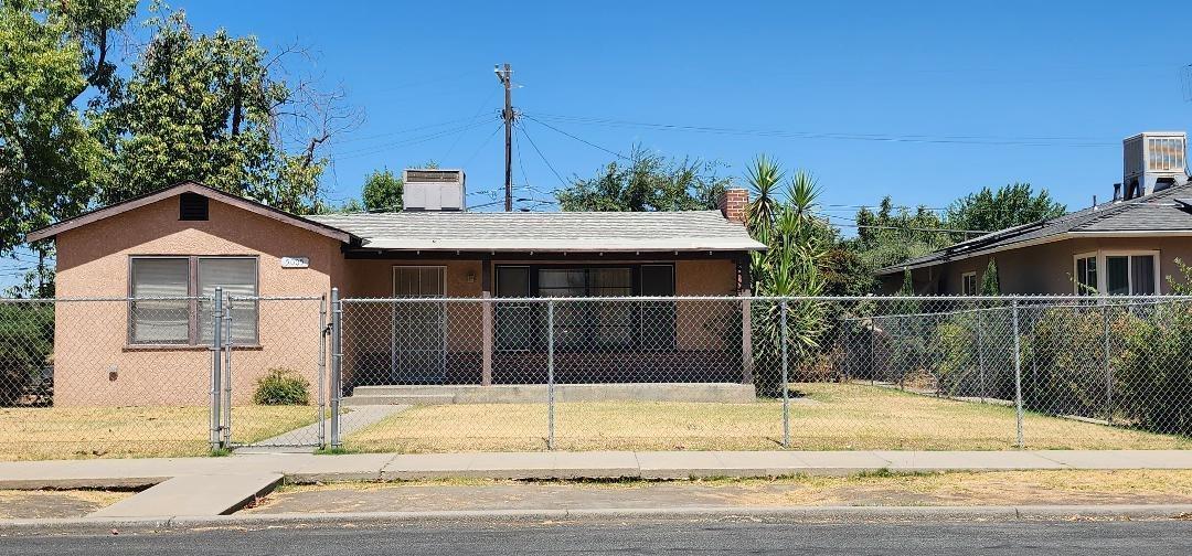 Property Photo: 5005 E Tyler Avenue CA 93727