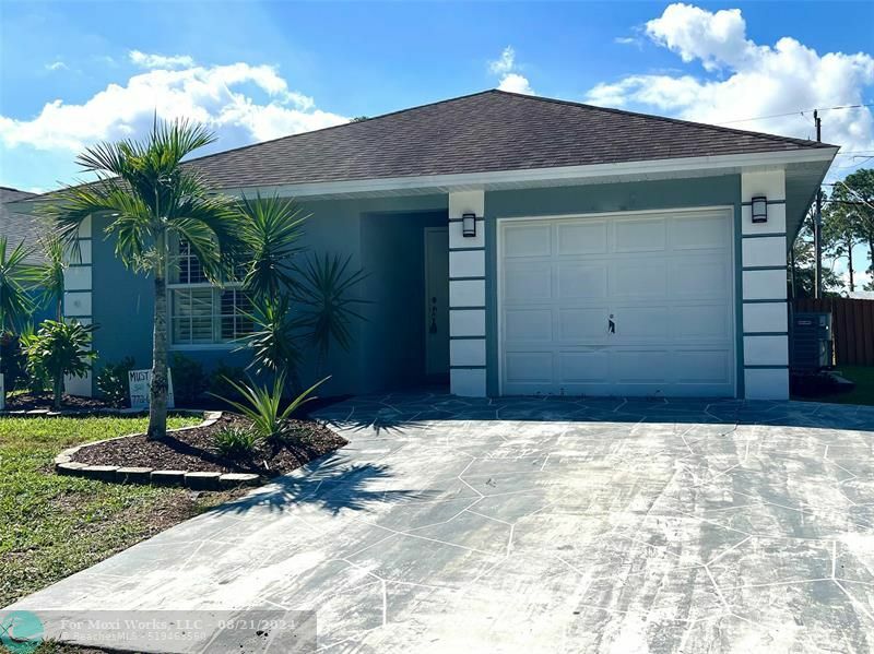 Property Photo:  1165 12th Ave  FL 32962 