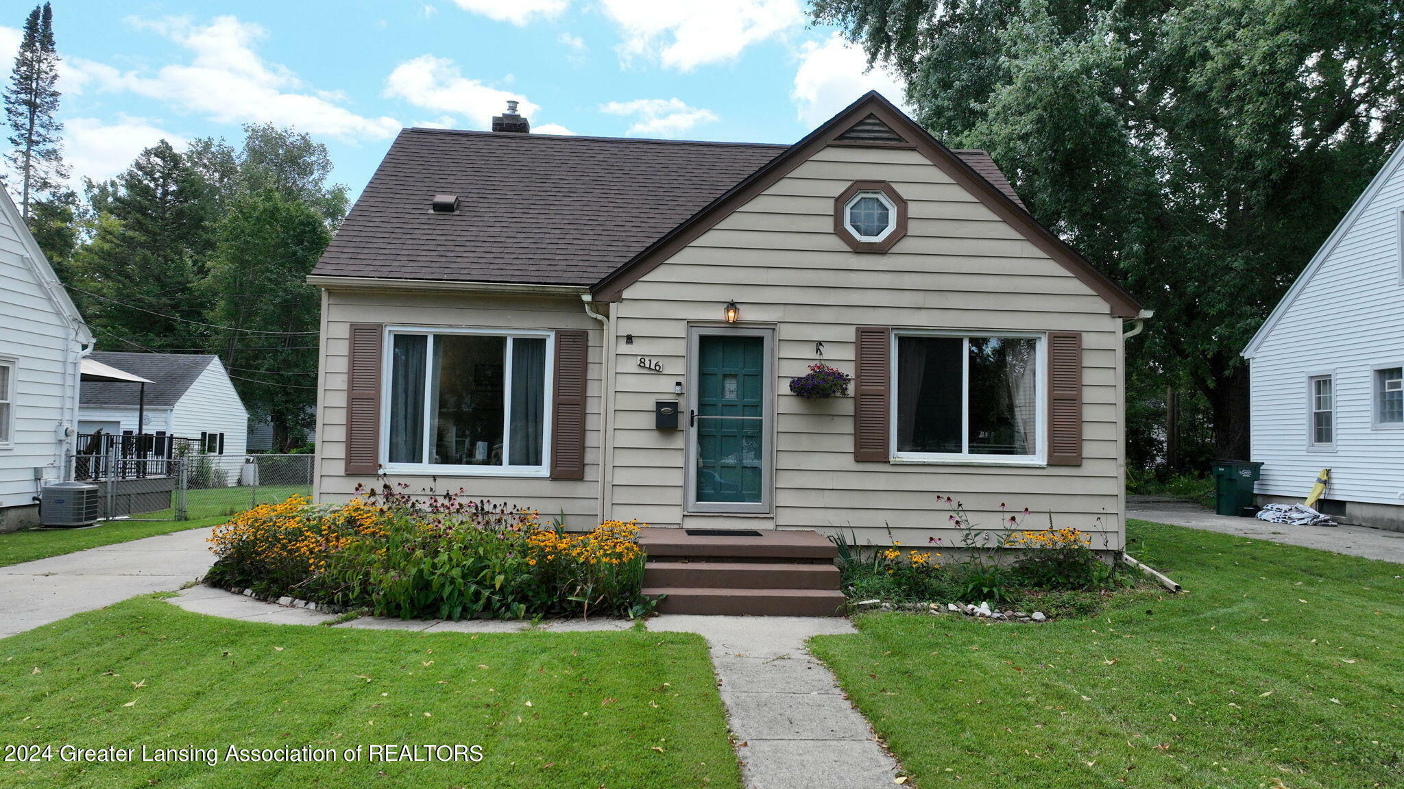 Property Photo:  816 Hamilton Avenue  MI 48910 