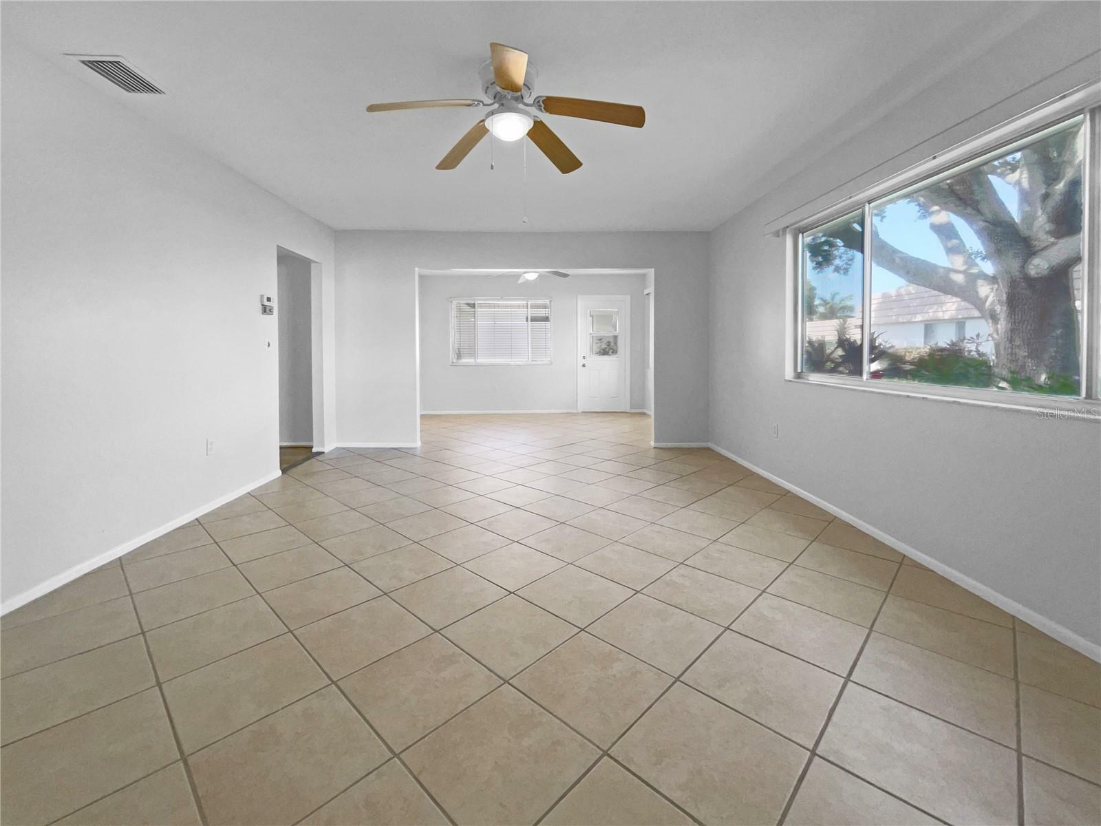 Property Photo:  2413 Riverbluff Parkway V-231  FL 34231 