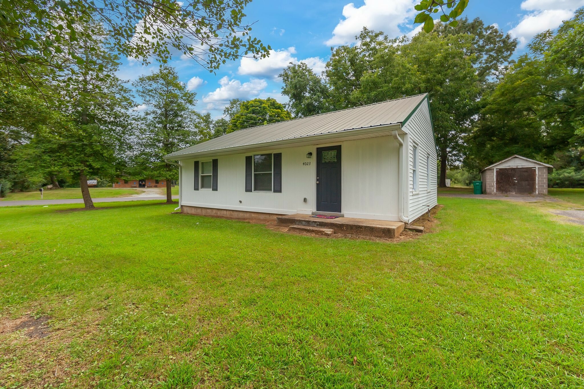 Property Photo:  4023 Hawthorne St  TN 38358 