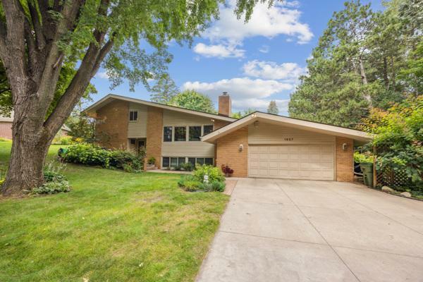 Property Photo:  1927 Gluek Lane  MN 55113 