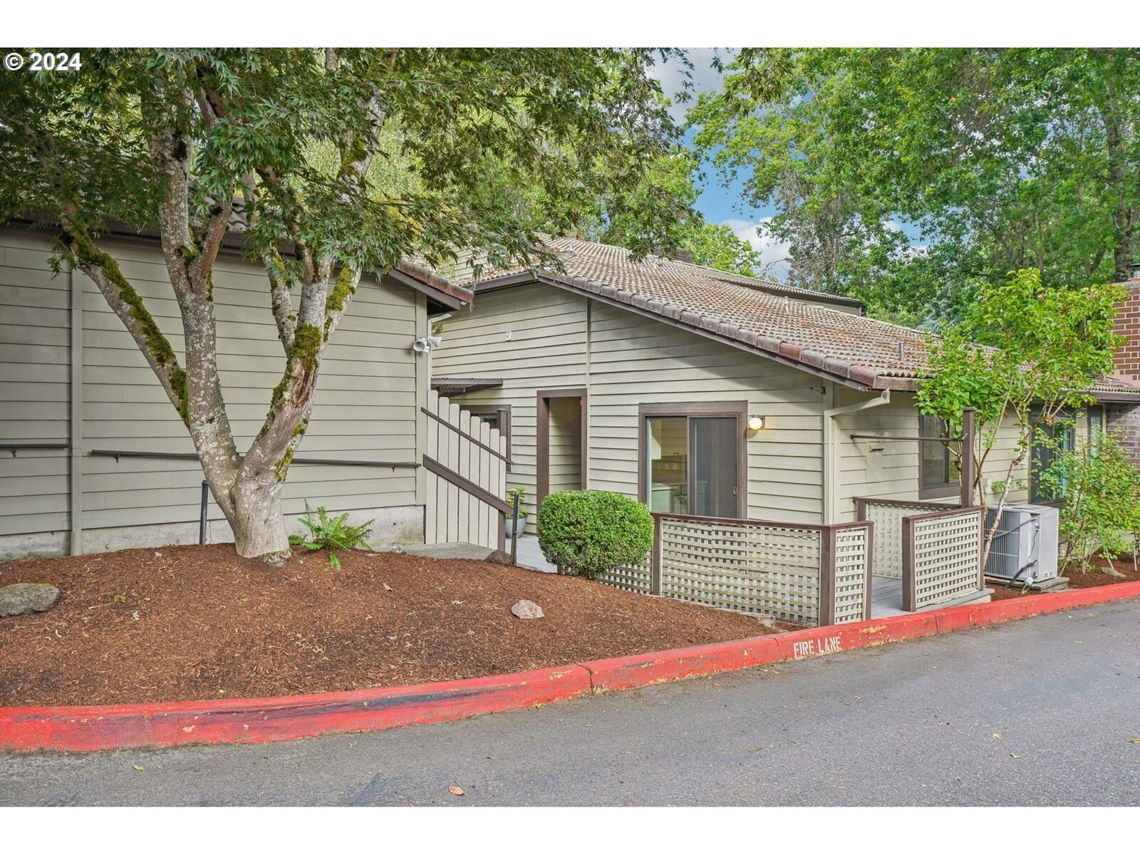 Property Photo:  7632 SW Cresmoor Dr  OR 97008 