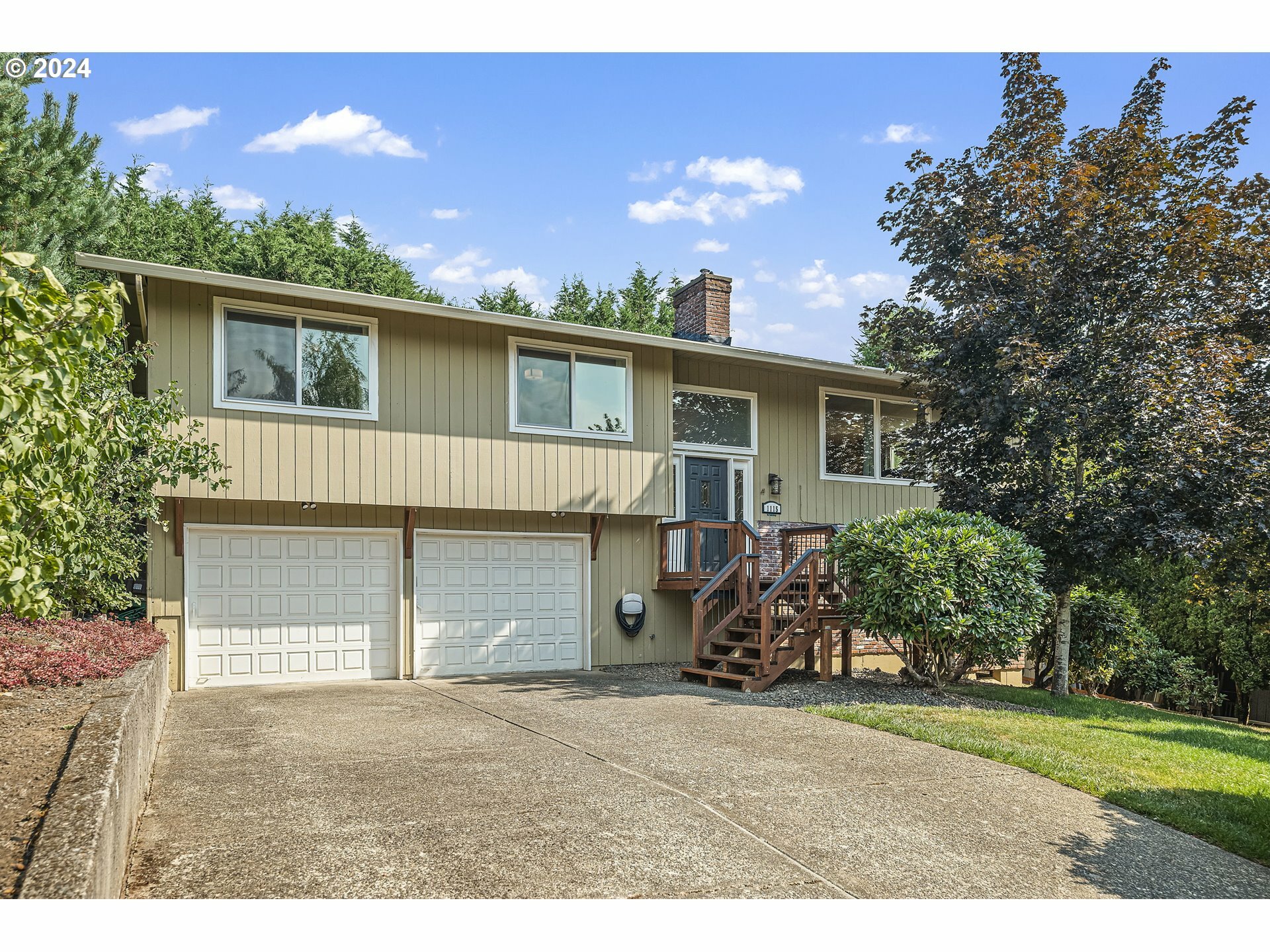 Property Photo:  1115 NW 29th Ave  WA 98607 