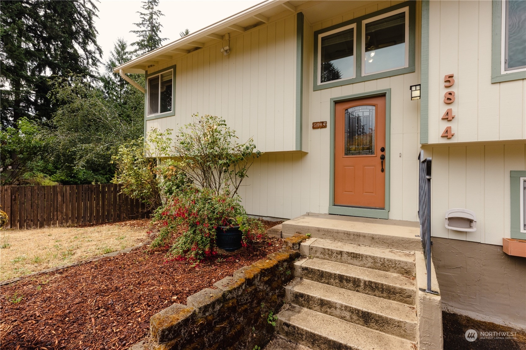 Property Photo:  5844 SE Pennswood Court  WA 98367 