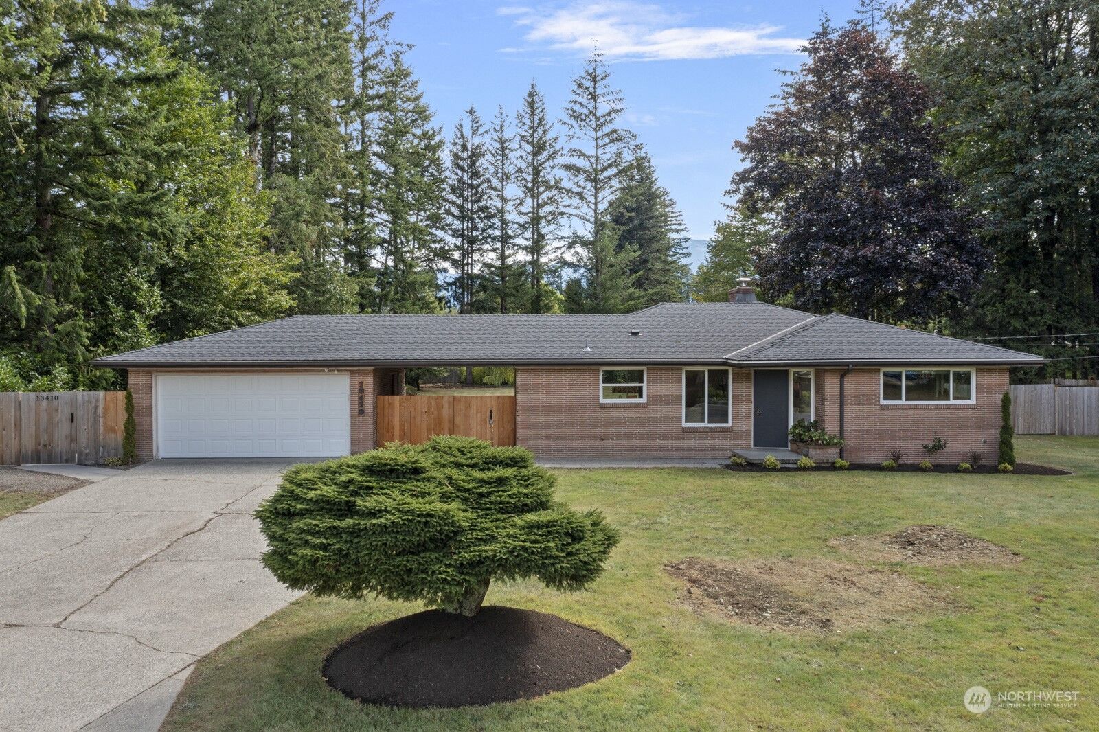 Property Photo: 13410 432nd Avenue SE WA 98045