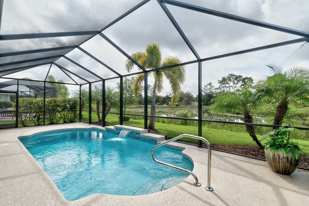 Property Photo:  6137 Long Leaf Lane  FL 32966 