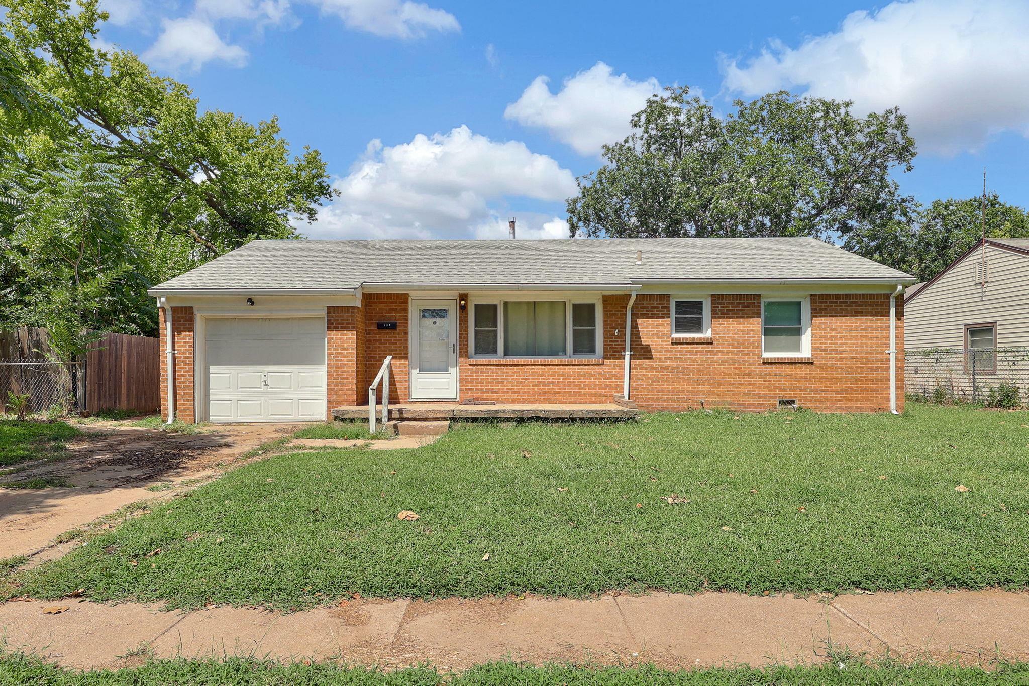 Property Photo:  1114 E Tulsa St  KS 67216 