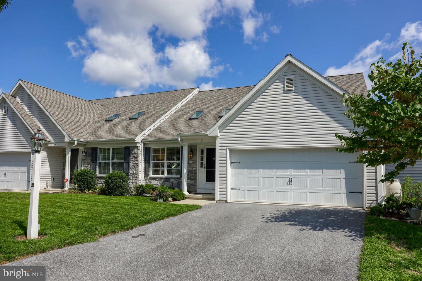 Property Photo:  21 Summer Court  PA 17602 