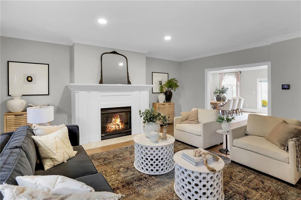 Property Photo:  45 Lakegate Drive  ON L8E 3T7 