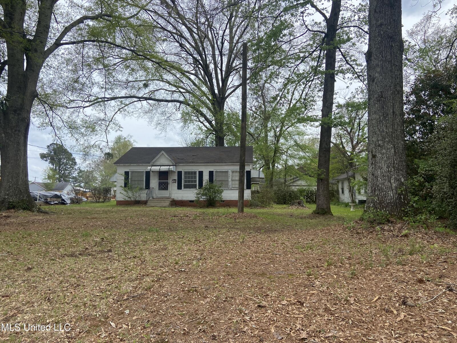 Property Photo: 704 E Jackson Road MS 39365