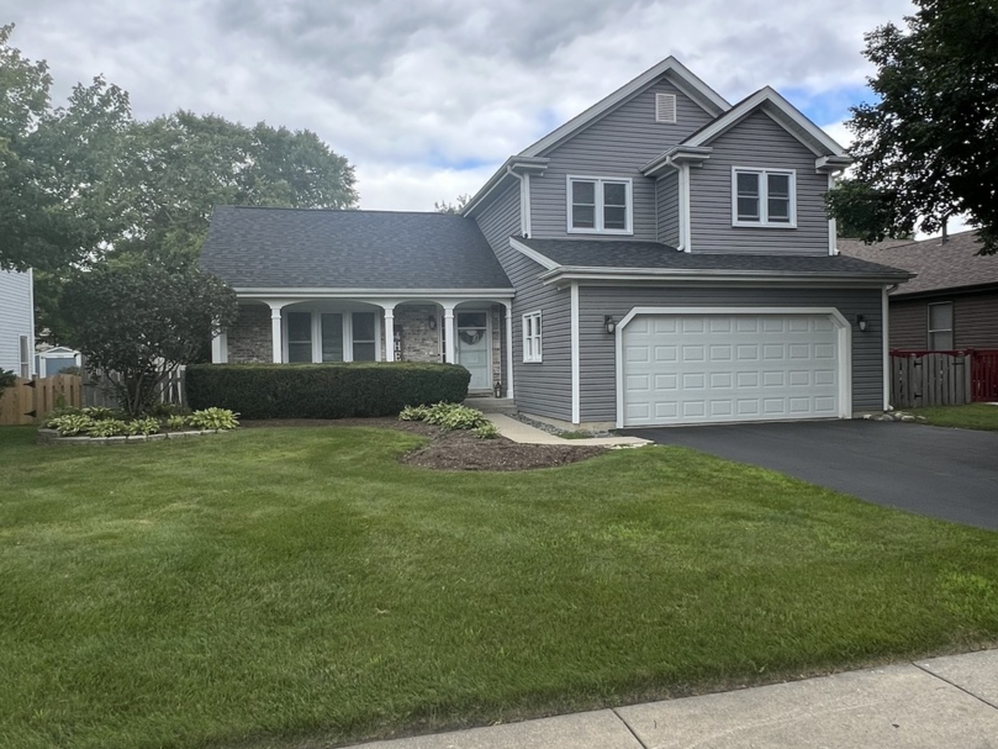 Property Photo: 418 Indian Ridge Trail IL 60084