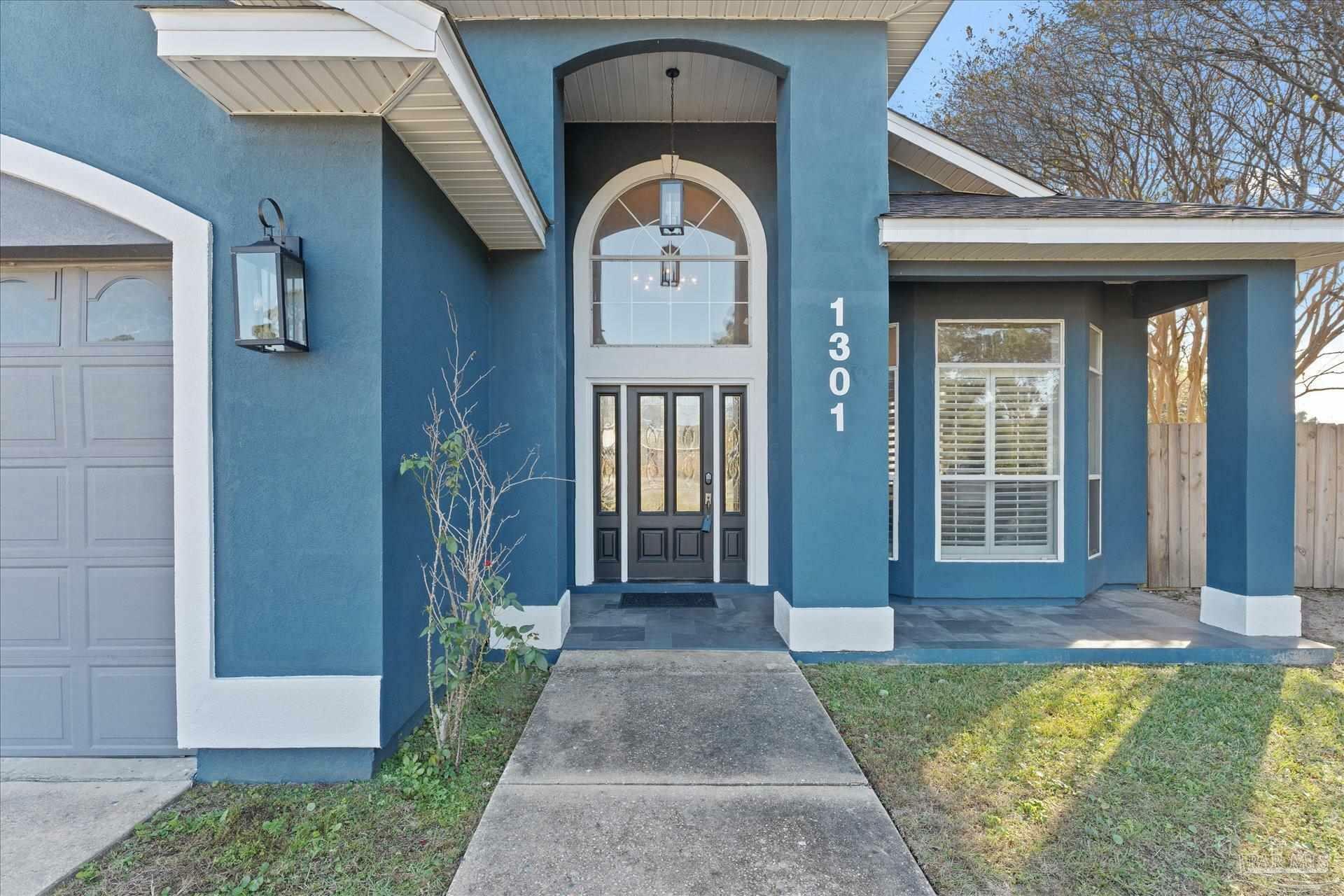 Property Photo:  1301 E Cross St  FL 32503 