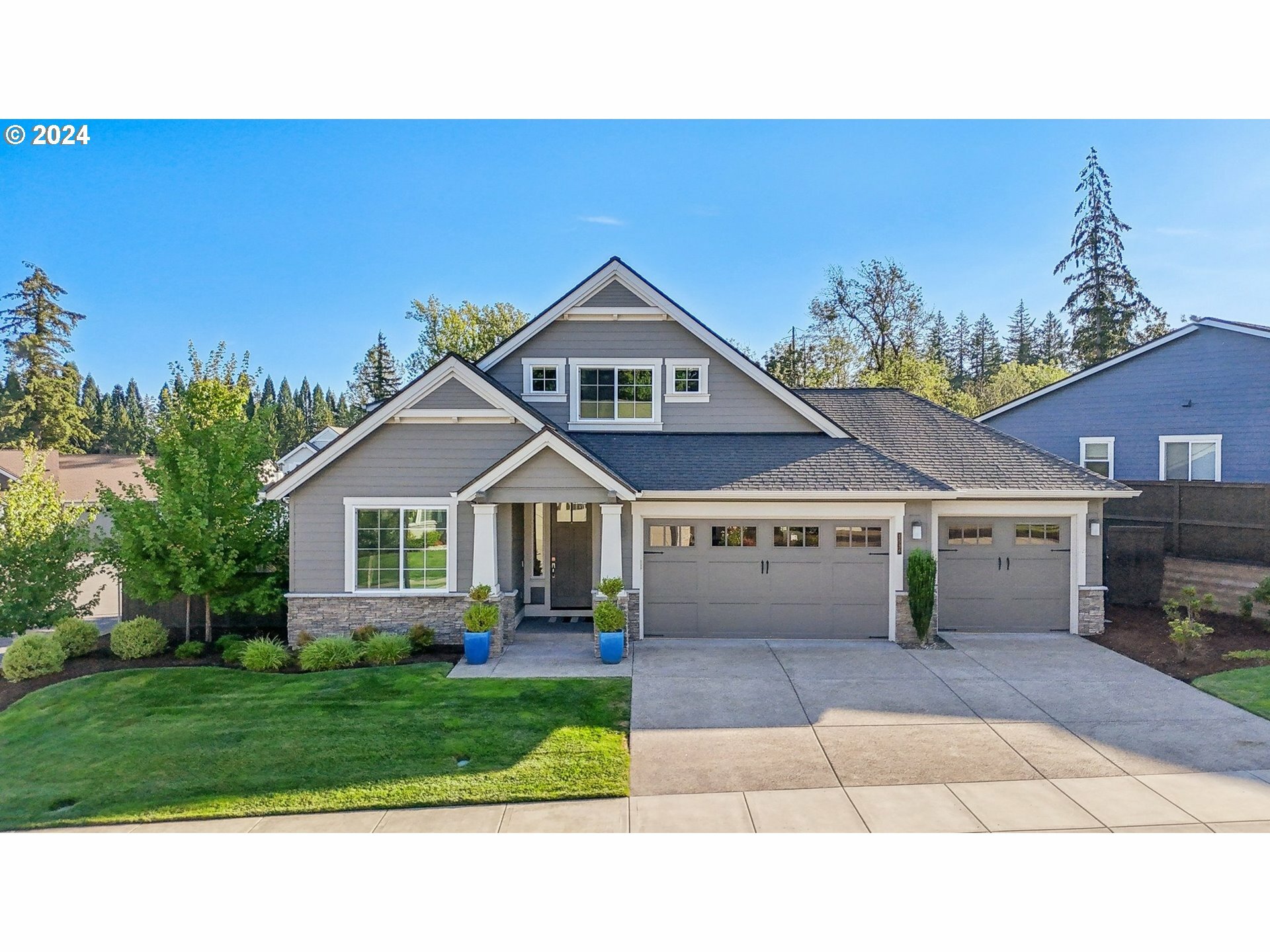 Property Photo:  1536 NW Redwood Ln  WA 98607 