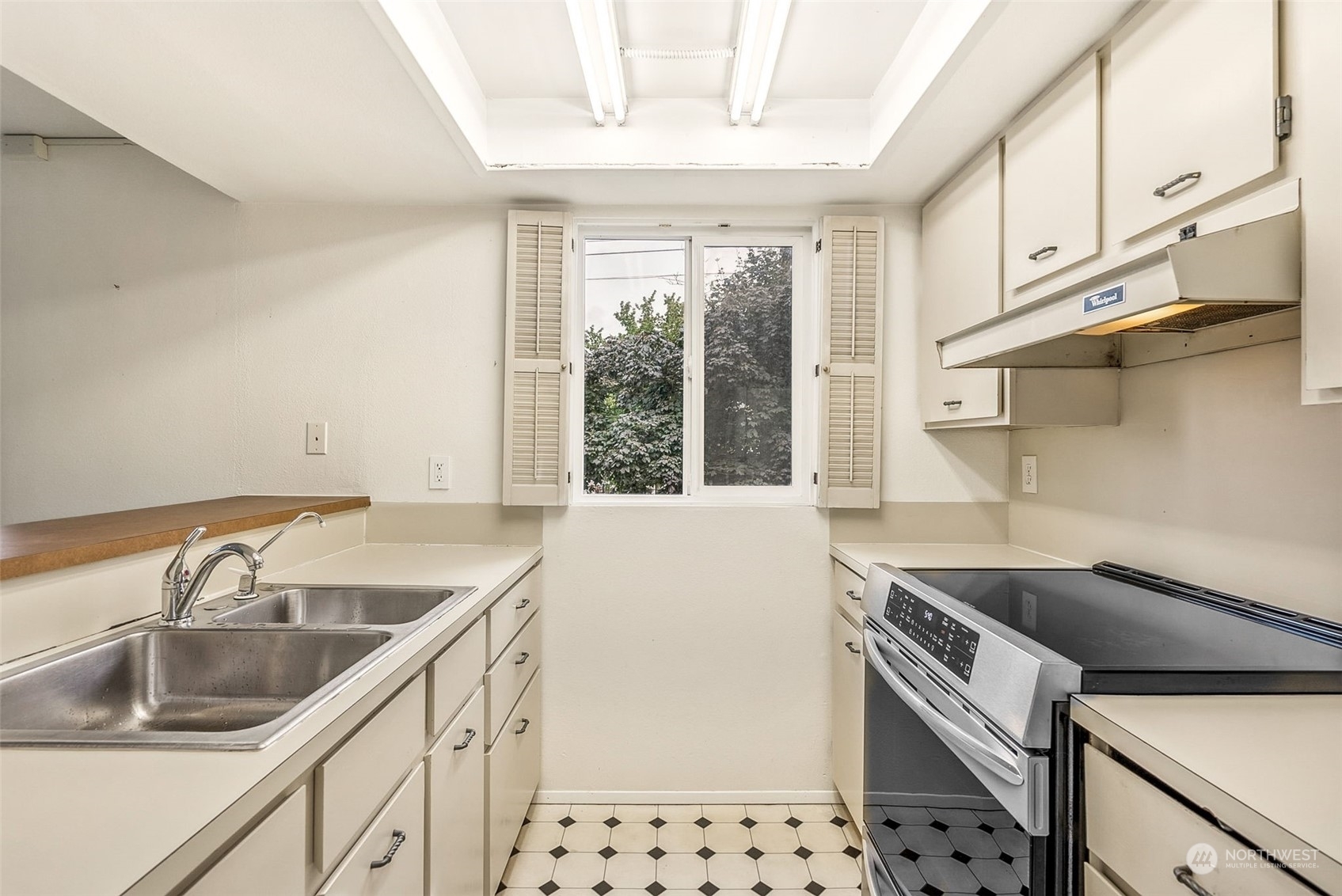 Property Photo: 1515 E Union Street 201 WA 98122