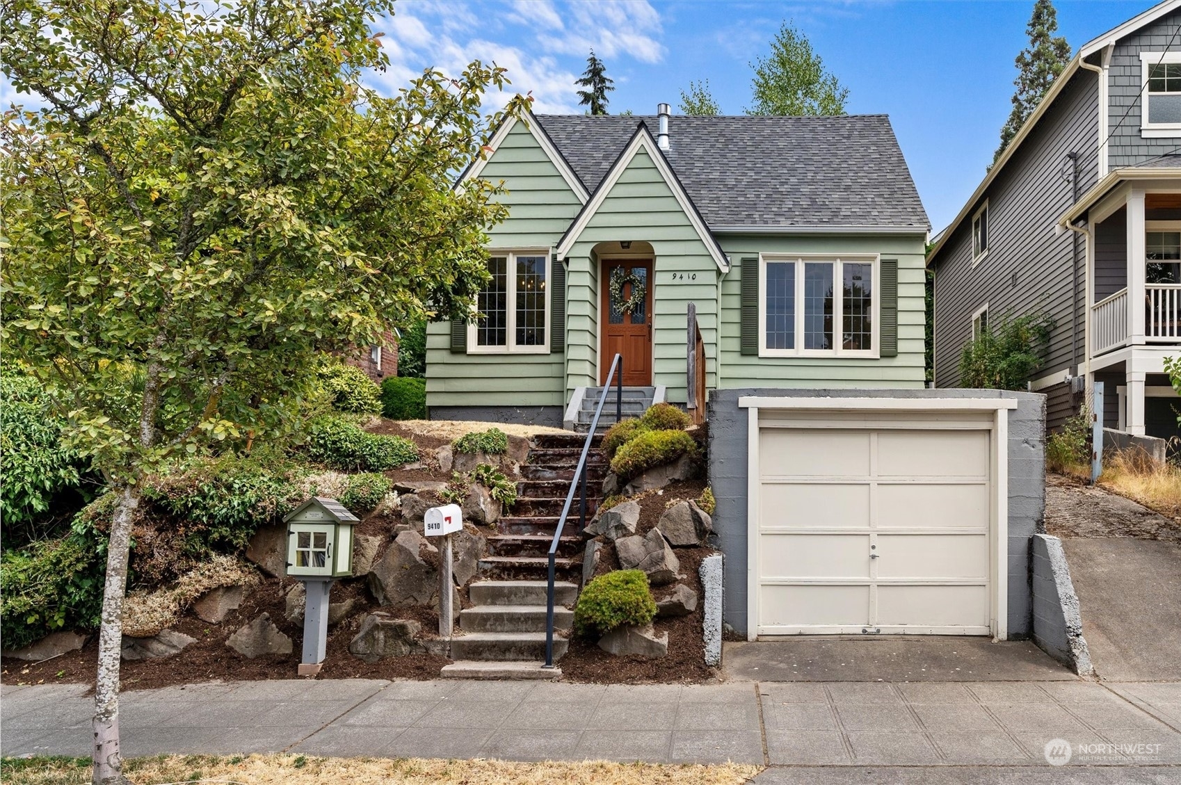 Property Photo:  9410 8th Avenue NE  WA 98115 