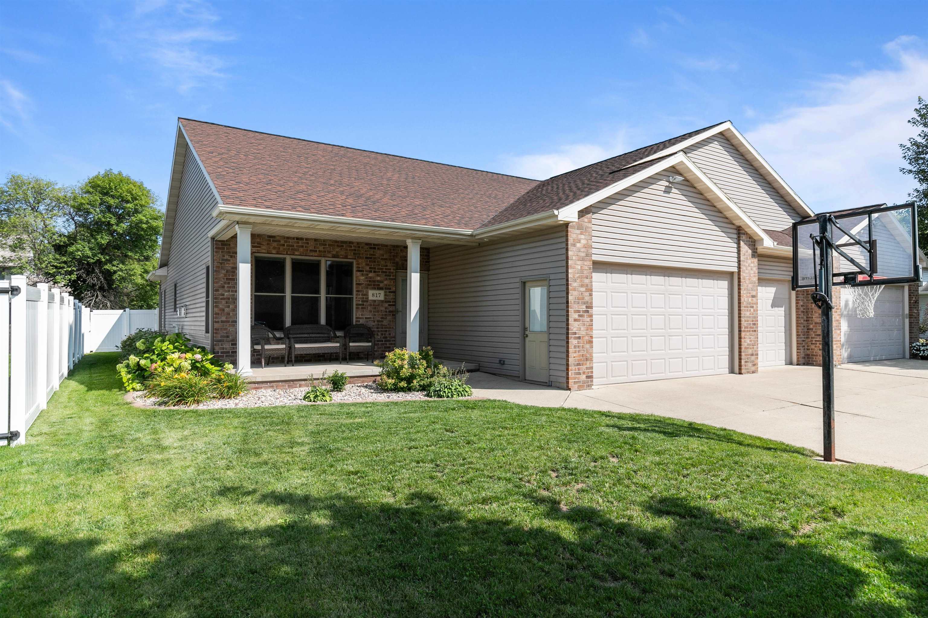 Property Photo:  817 Doerfler Drive  WI 54136 