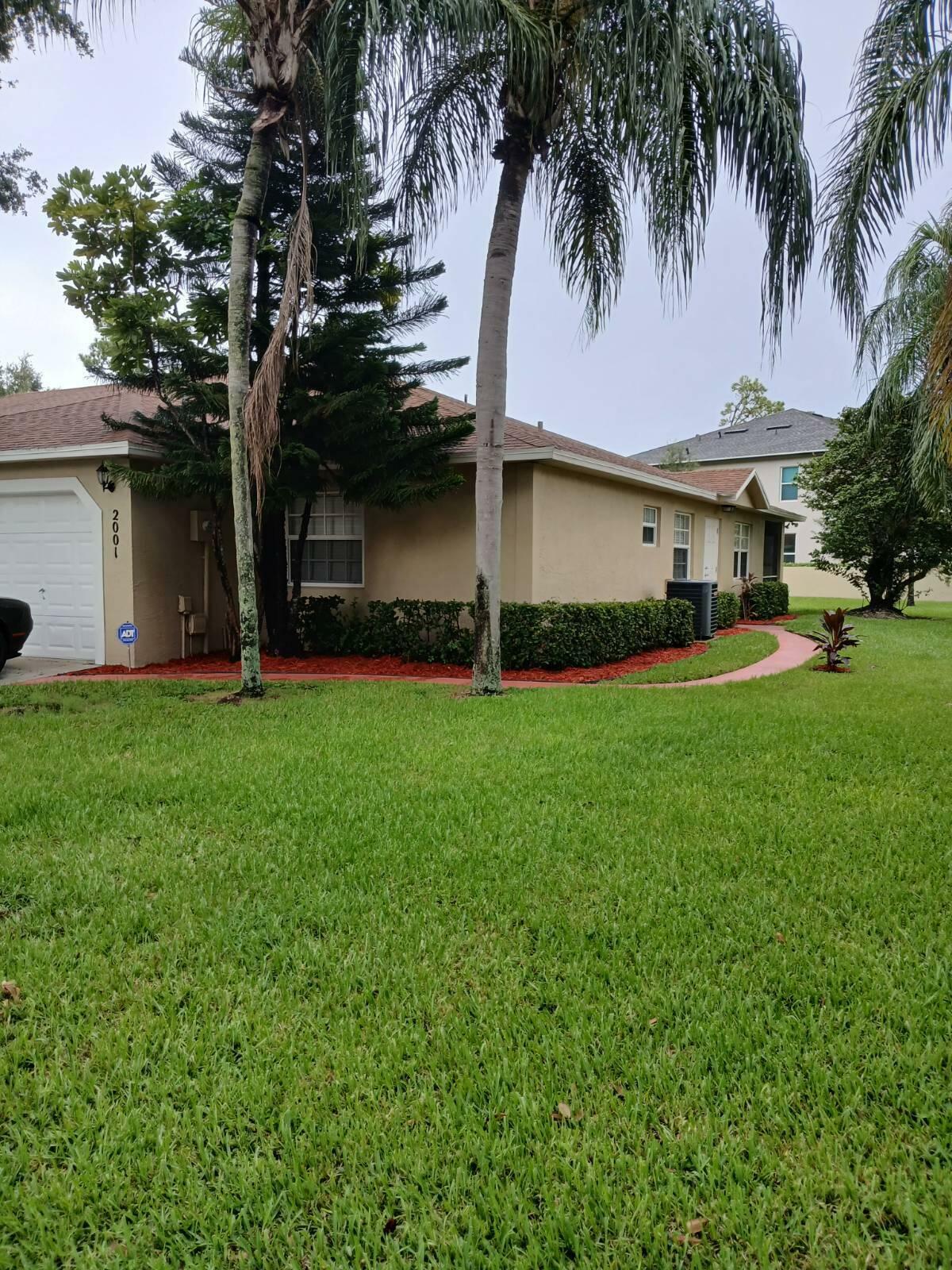 Property Photo:  2001 Maplewood Drive  FL 33415 