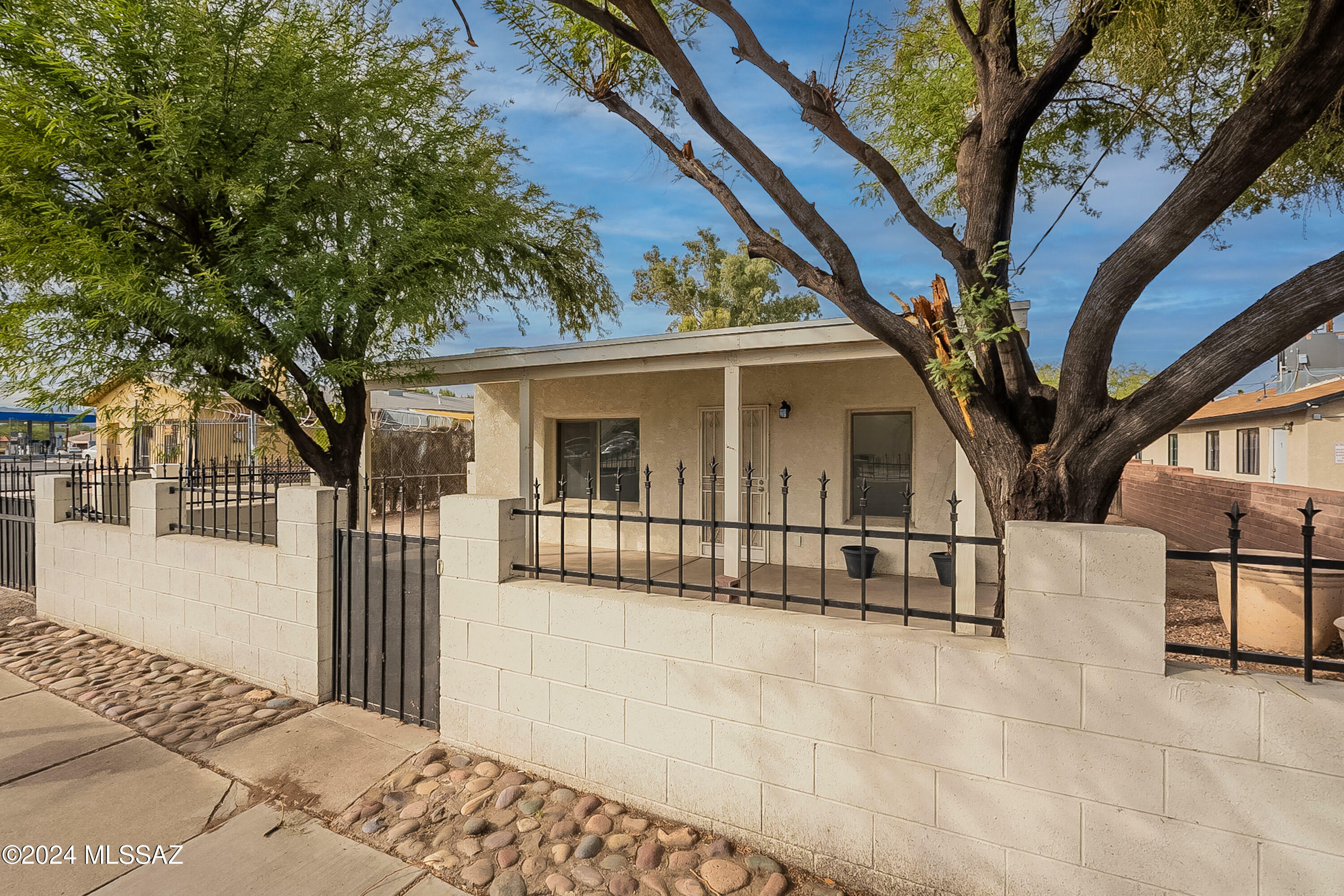 Property Photo:  1466 W St Marys Road  AZ 85745 