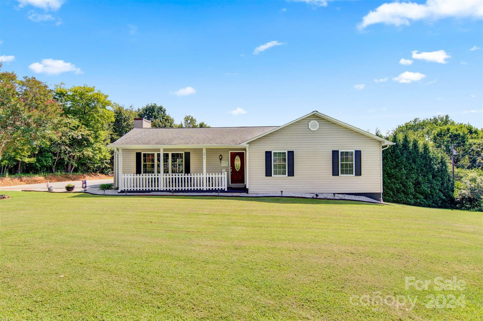 Property Photo:  4857 Horseshoe Bend Road  NC 28638 