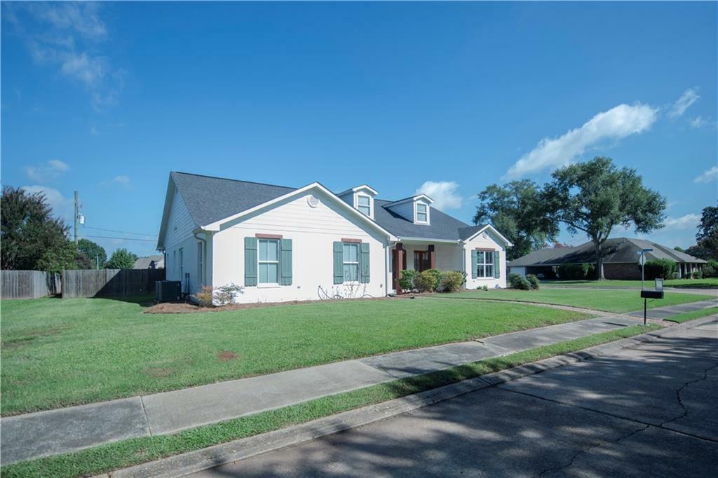 Property Photo: 4100 Mayflower Boulevard LA 71303