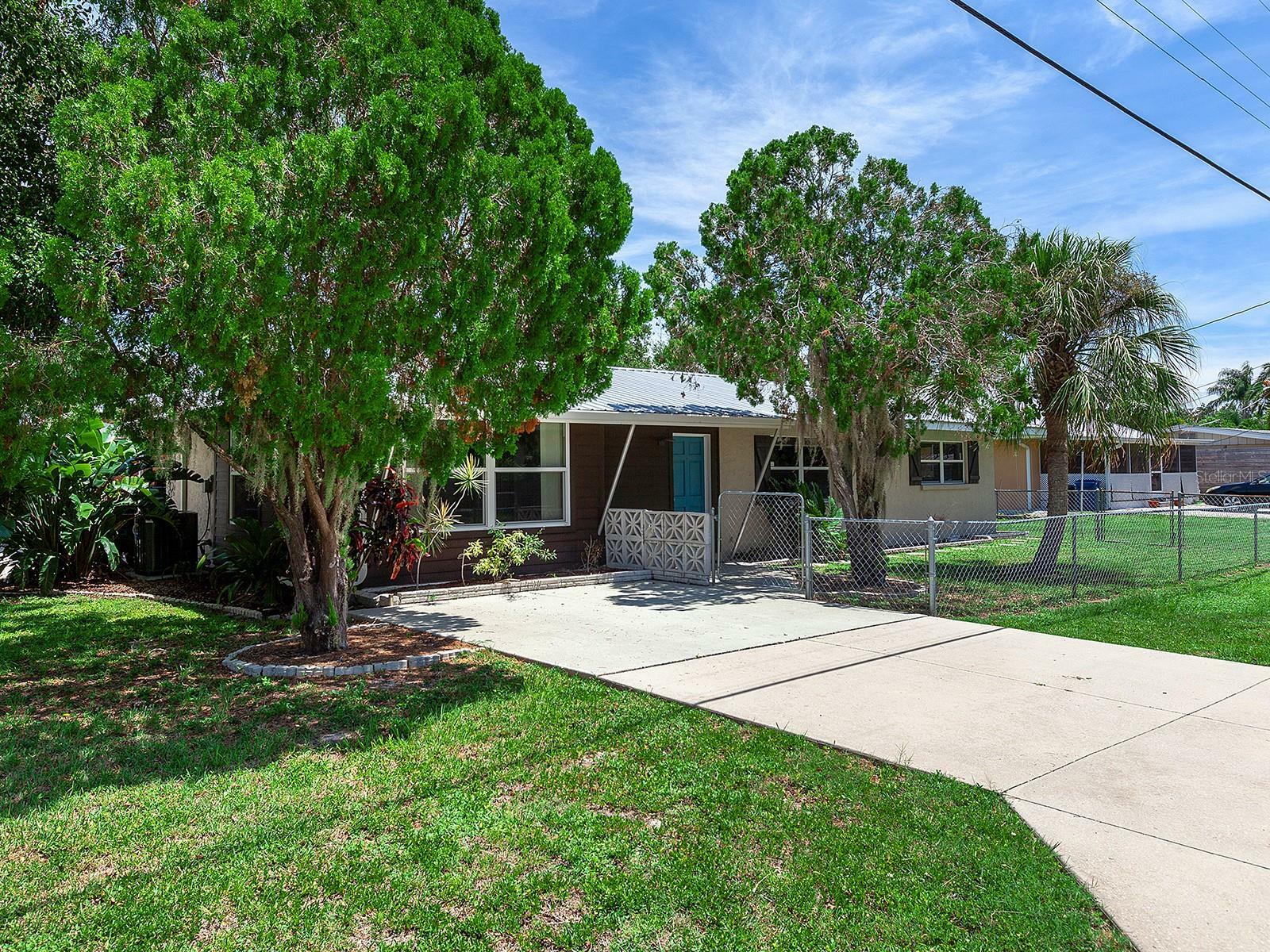 Property Photo:  7255 Cass Circle  FL 34231 