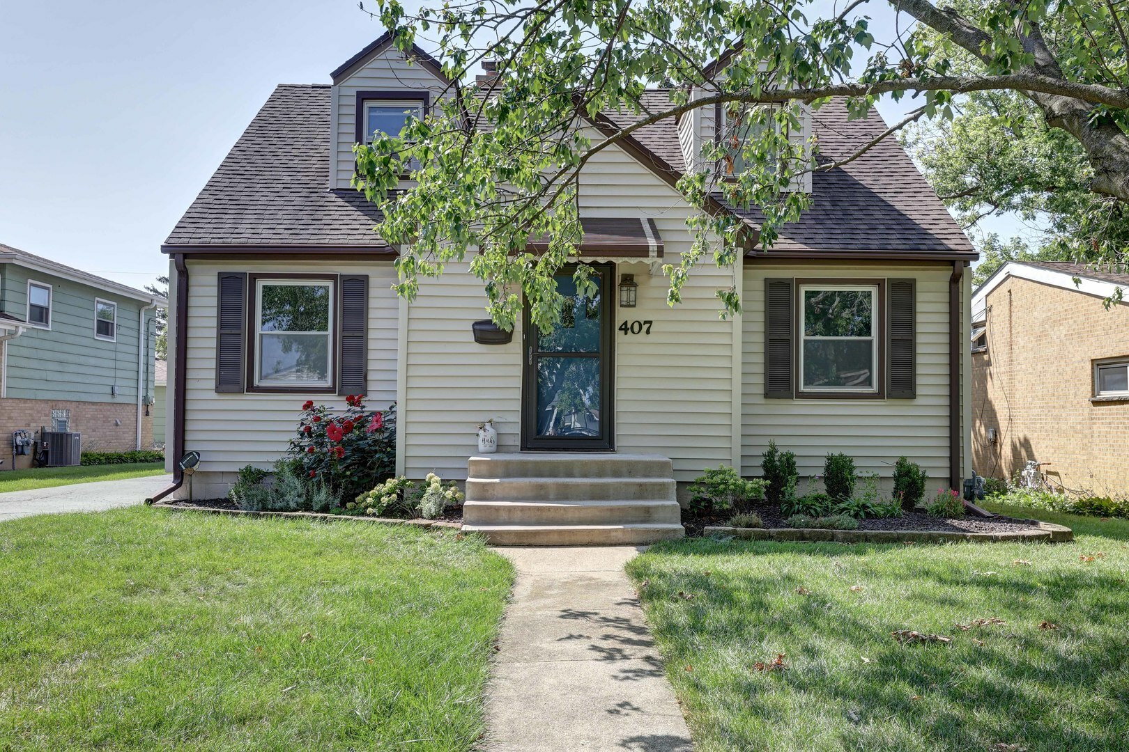 Property Photo:  407 W Taylor Road  IL 60148 