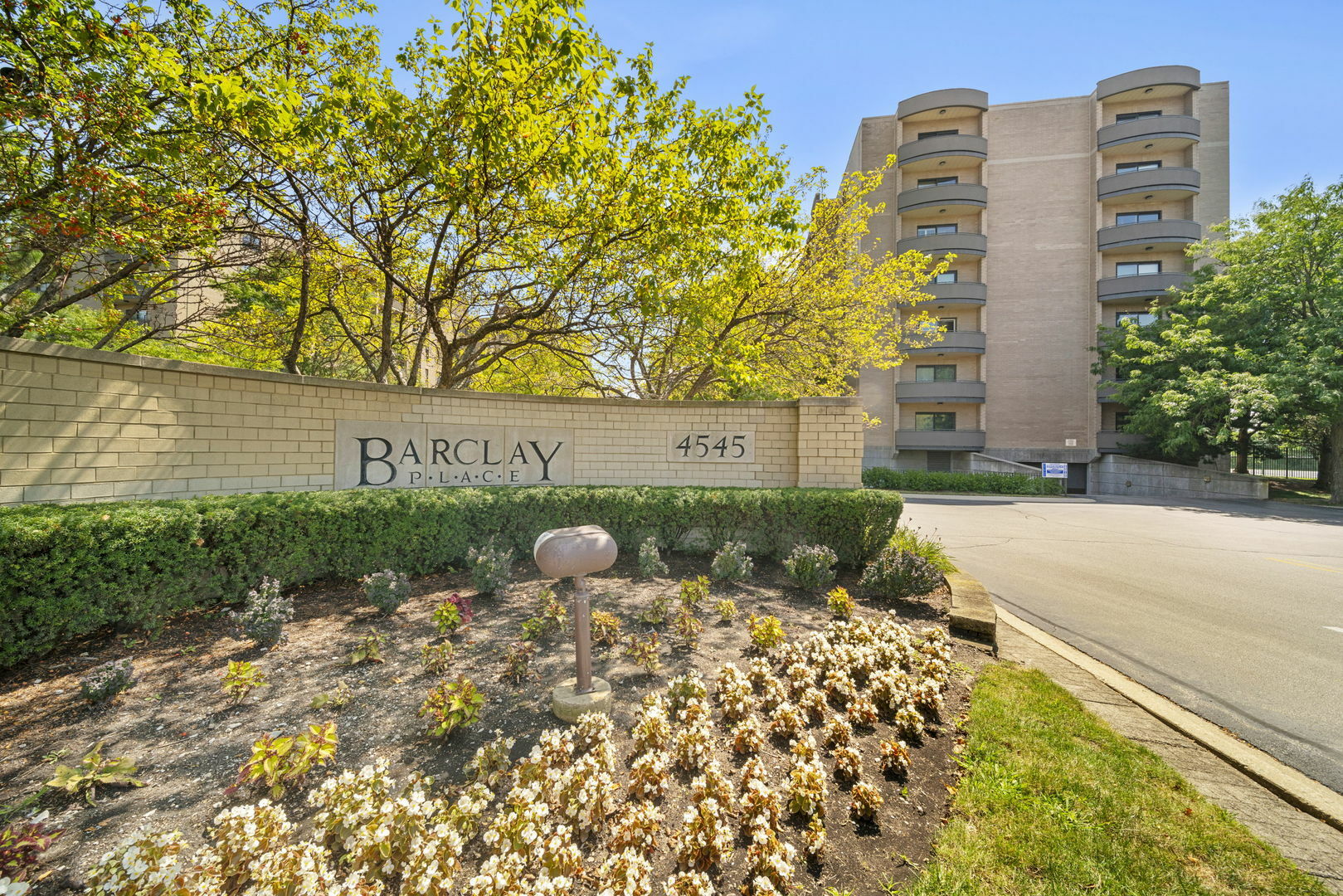 Property Photo:  4545 W Touhy Avenue 424W  IL 60712 