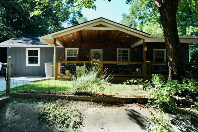 Property Photo:  106 West View Avenue  NC 28711 