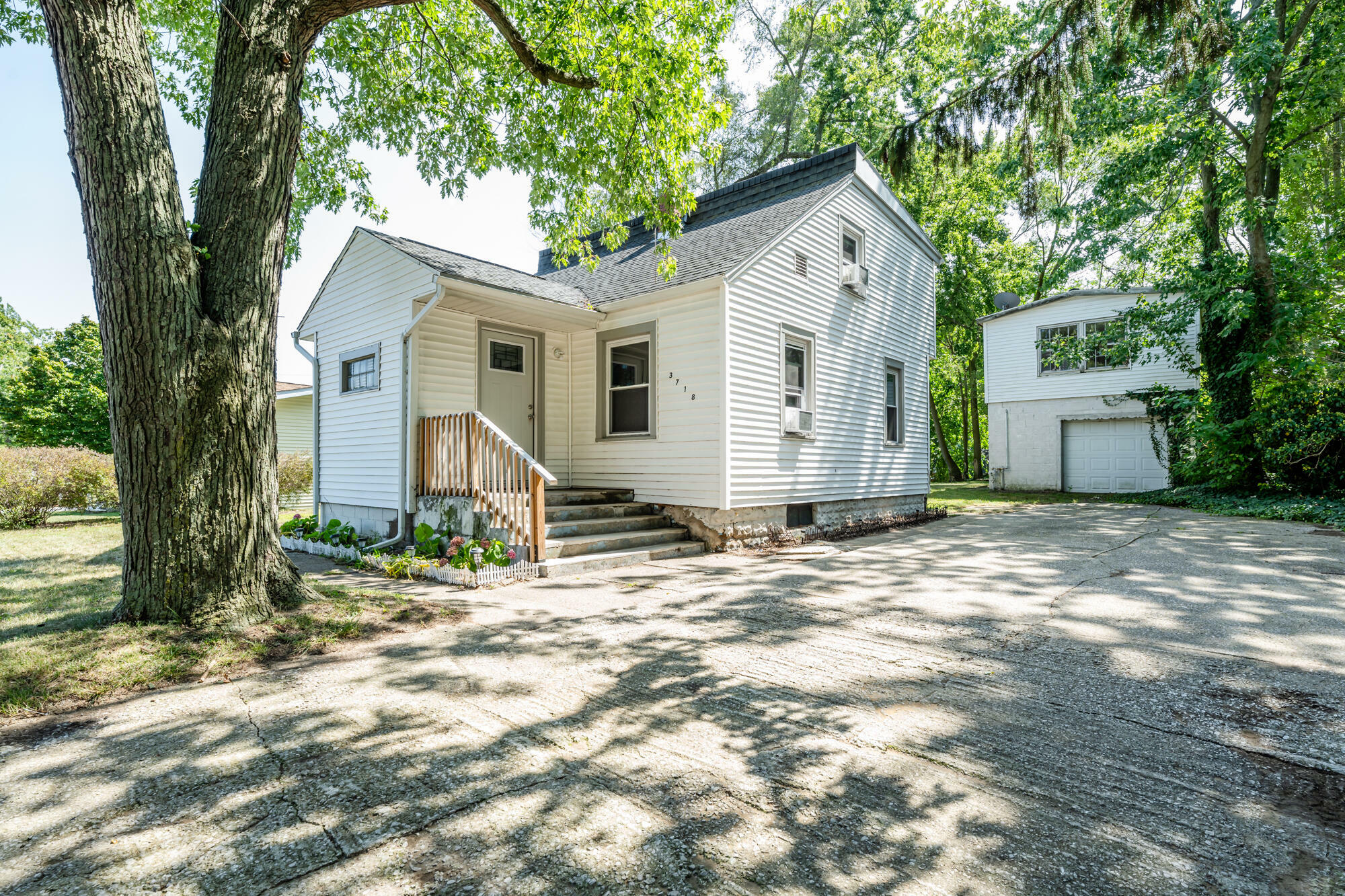 Property Photo:  3718 Lake Street  MI 49106 