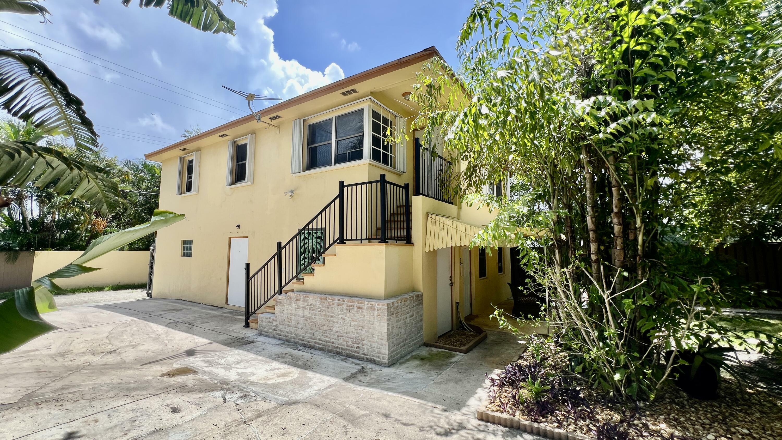 Property Photo:  1120 S Federal Highway  FL 33460 