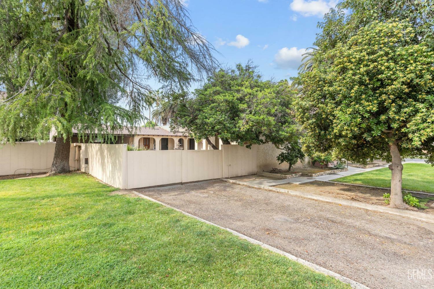 Property Photo:  401 E Belle Terrace  CA 93307 