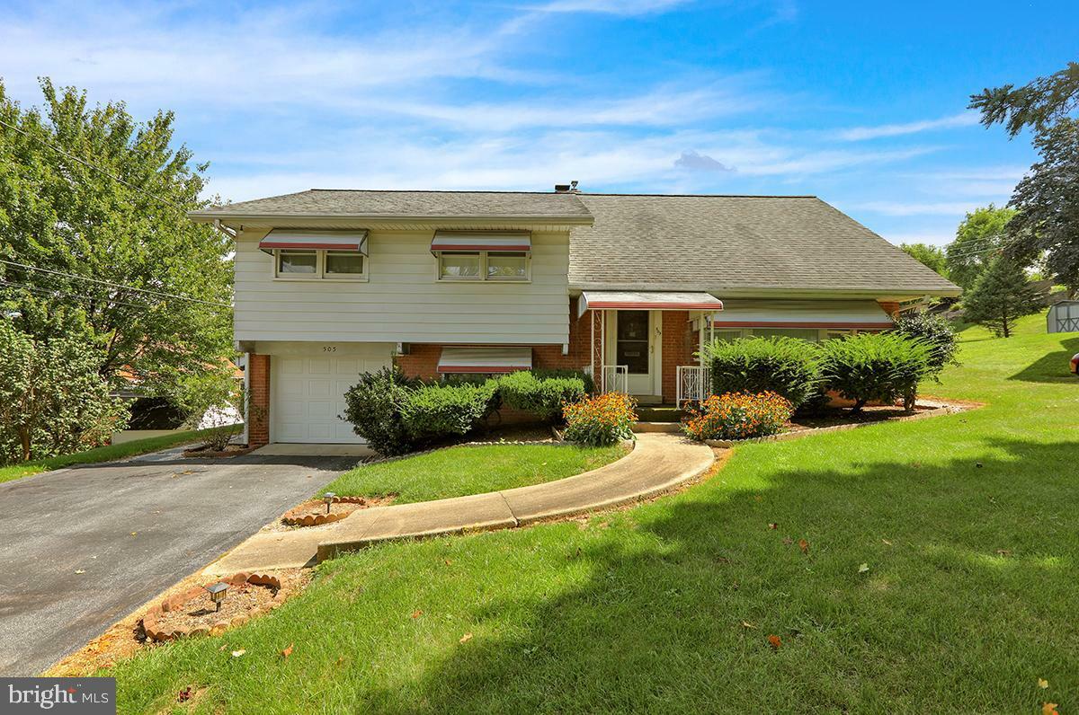 Property Photo:  505 Kutz Court  PA 19609 