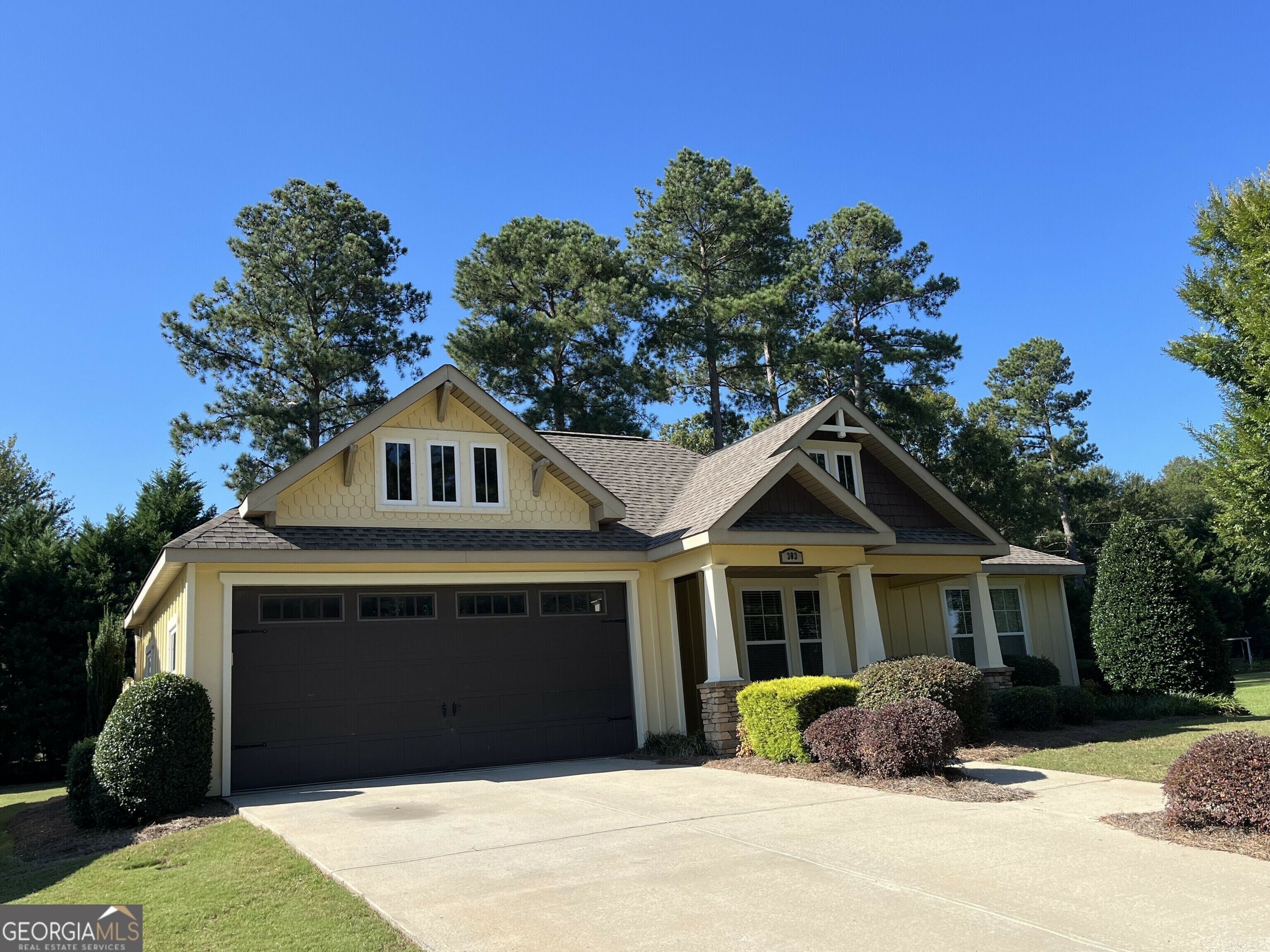 Property Photo:  303 Cherokee Rose Circle  GA 31021 