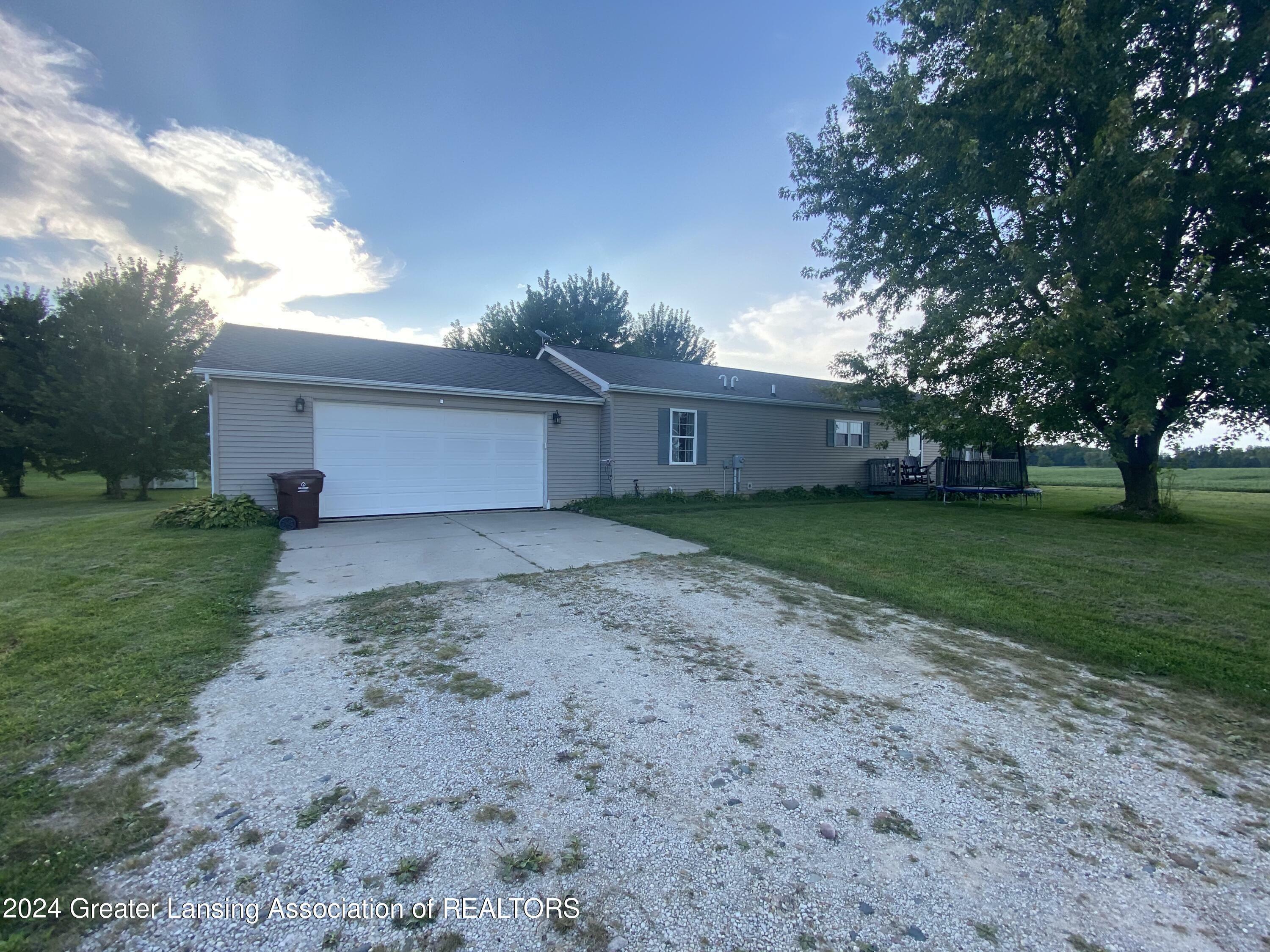 10015 N Wheaton Road  Grand Ledge MI 48837 photo