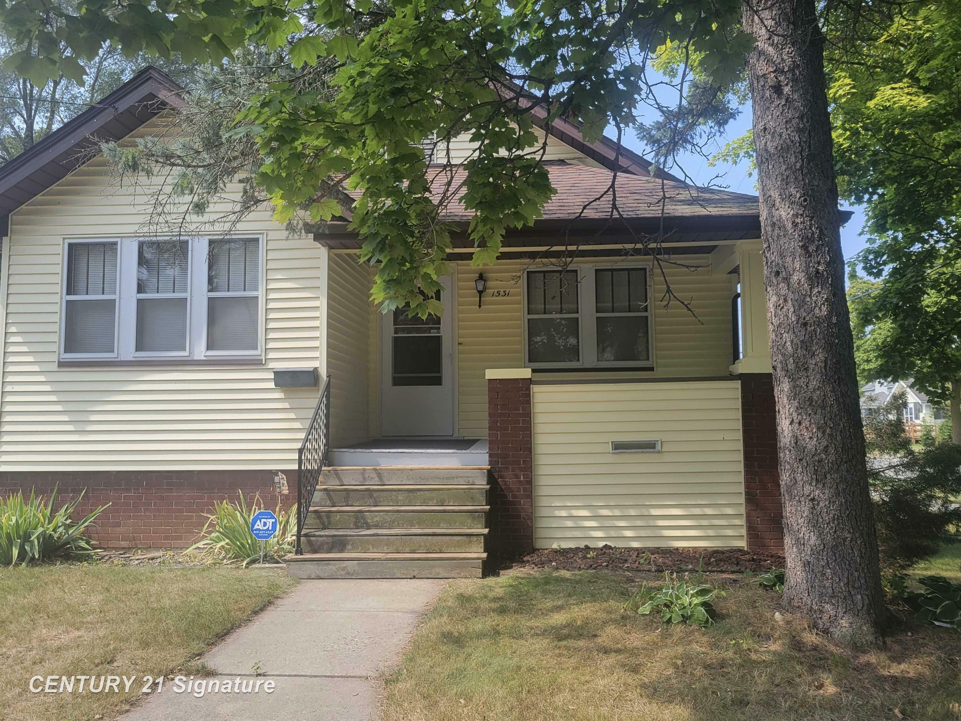 Property Photo:  1531 N Clinton Street  MI 48602 