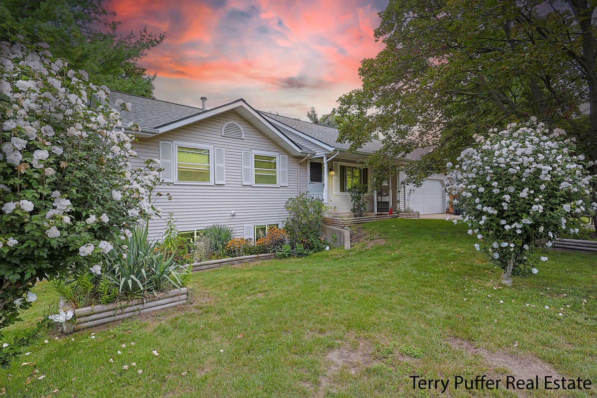 Property Photo: 161 W 33rd Street MI 49423