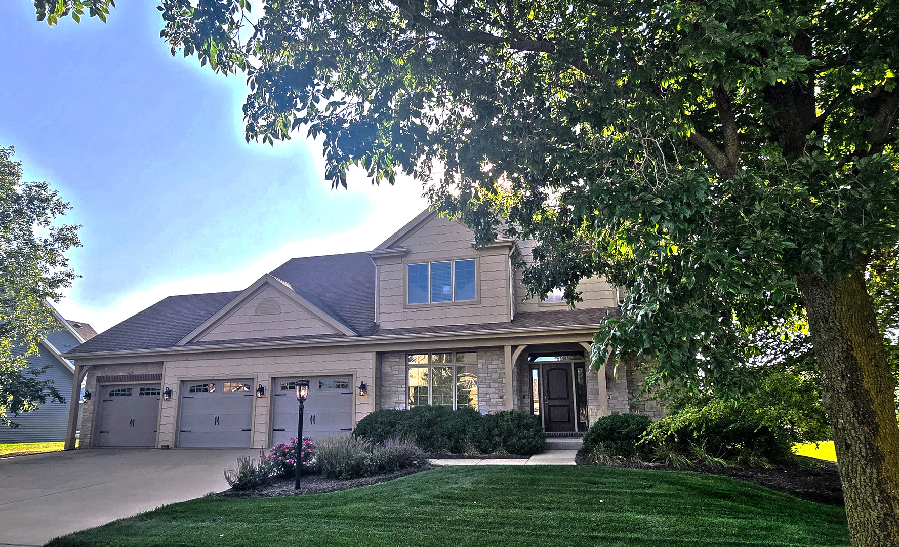 Property Photo:  1503 English Oak Drive  IL 61822 