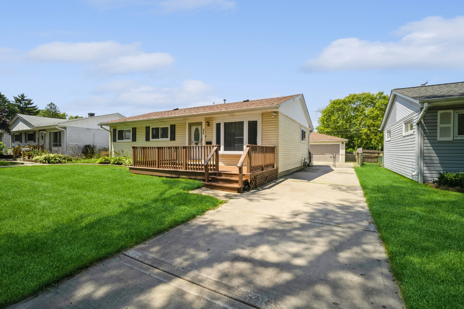 Property Photo:  316 Albert Terrace  IL 60090 