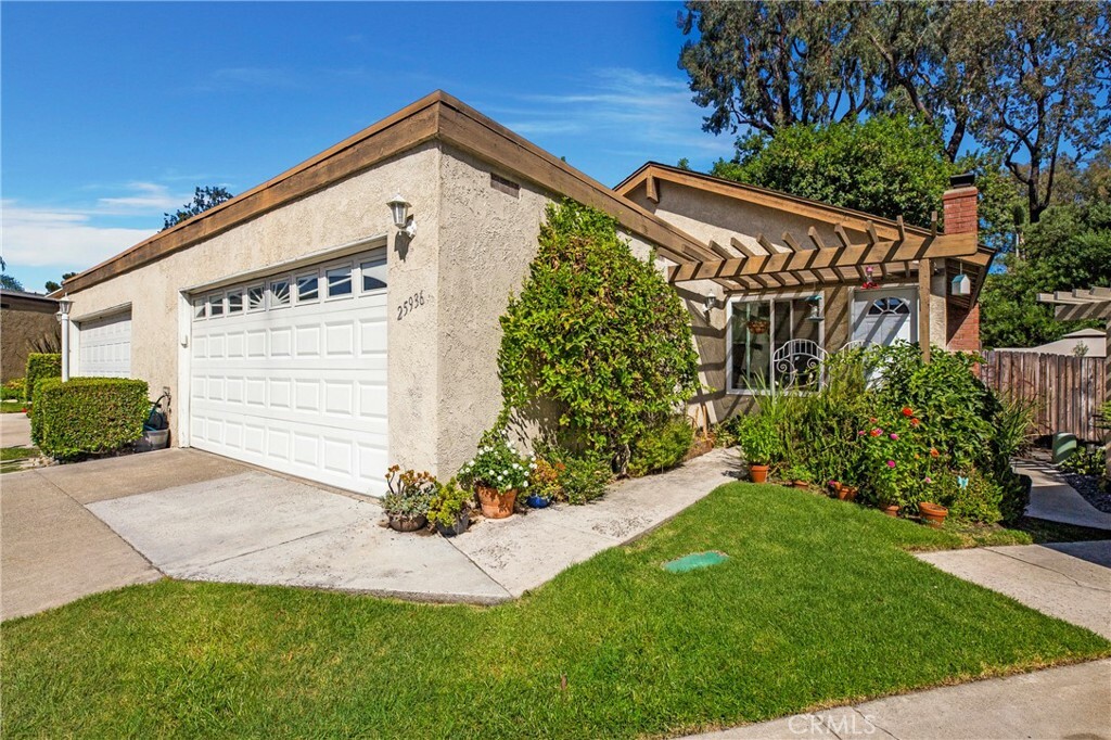 Property Photo:  25936 Robin Circle 15  CA 92691 