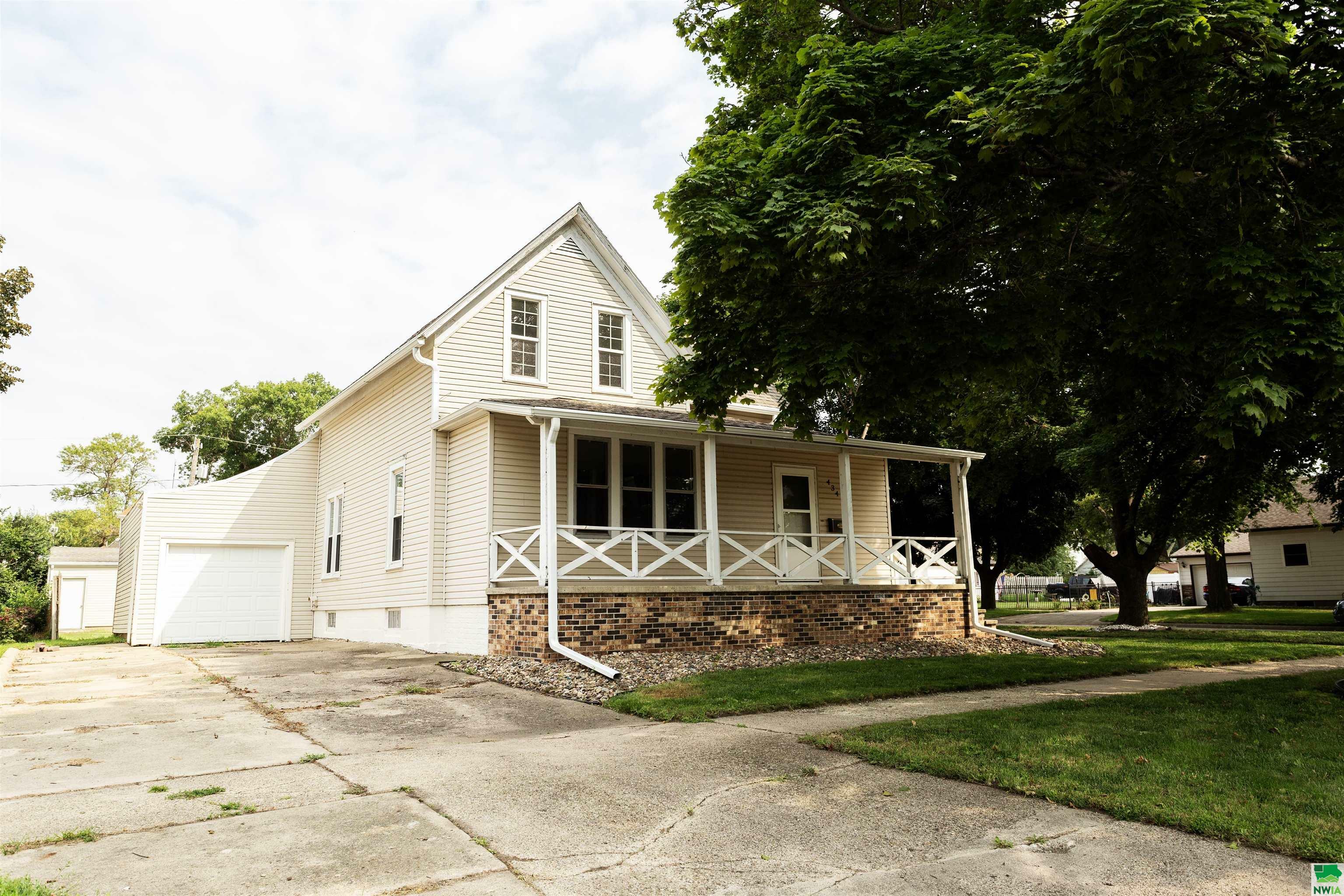 Property Photo:  434 2nd Ave SW  IA 51031 