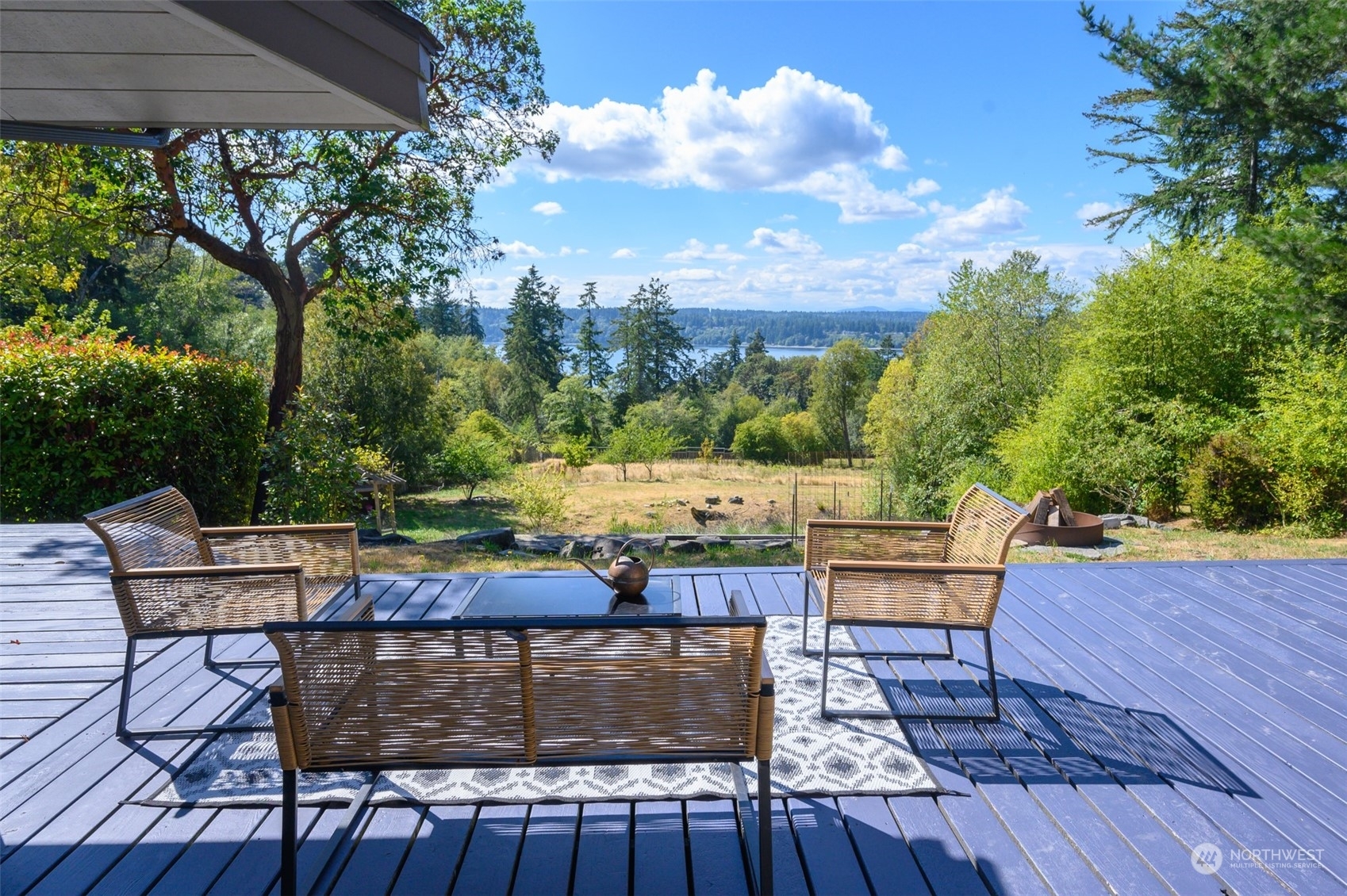 Property Photo:  11235 107 Avenue SW  WA 98070 