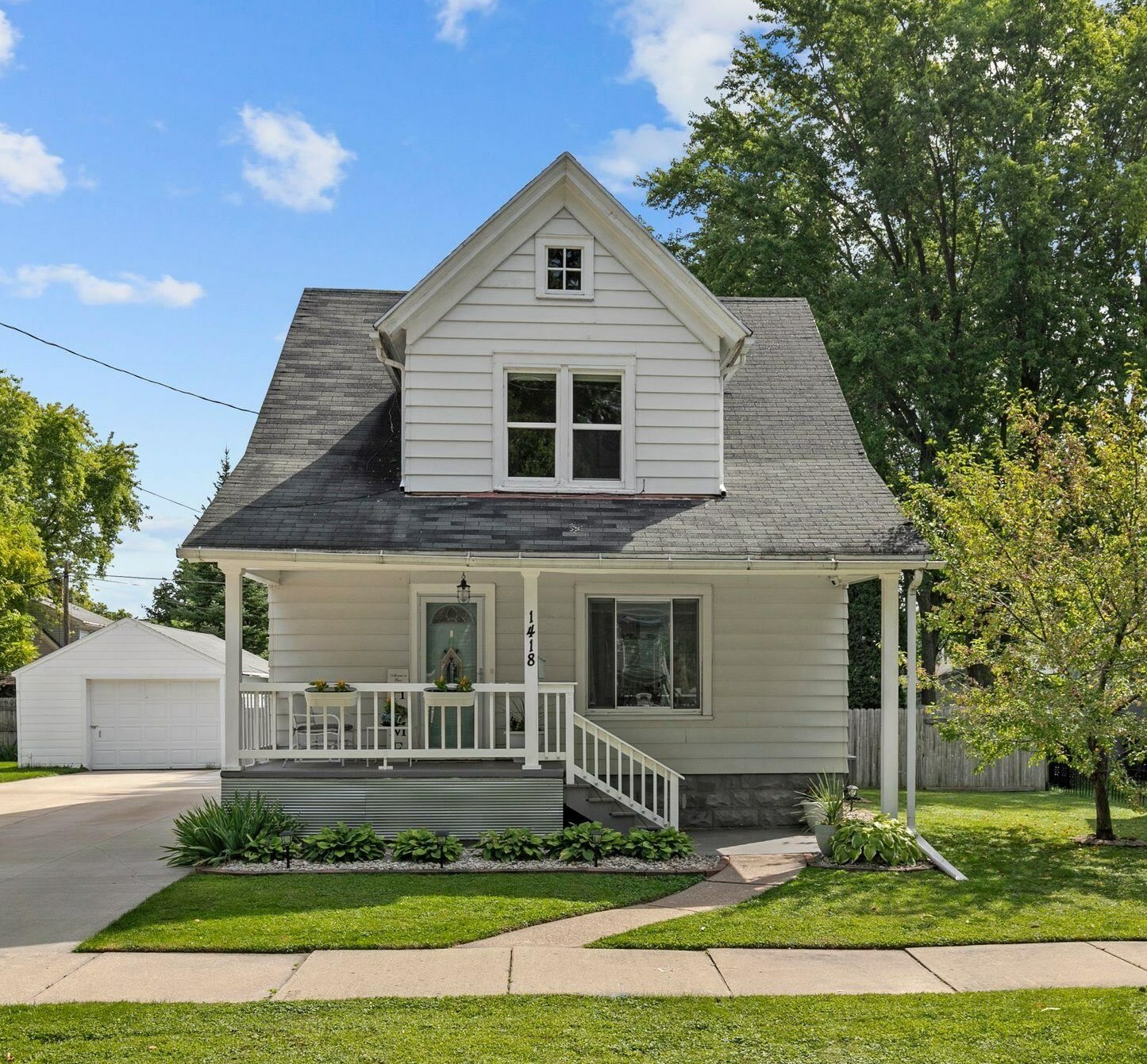 Property Photo:  1418 N Appleton Street  WI 54911 