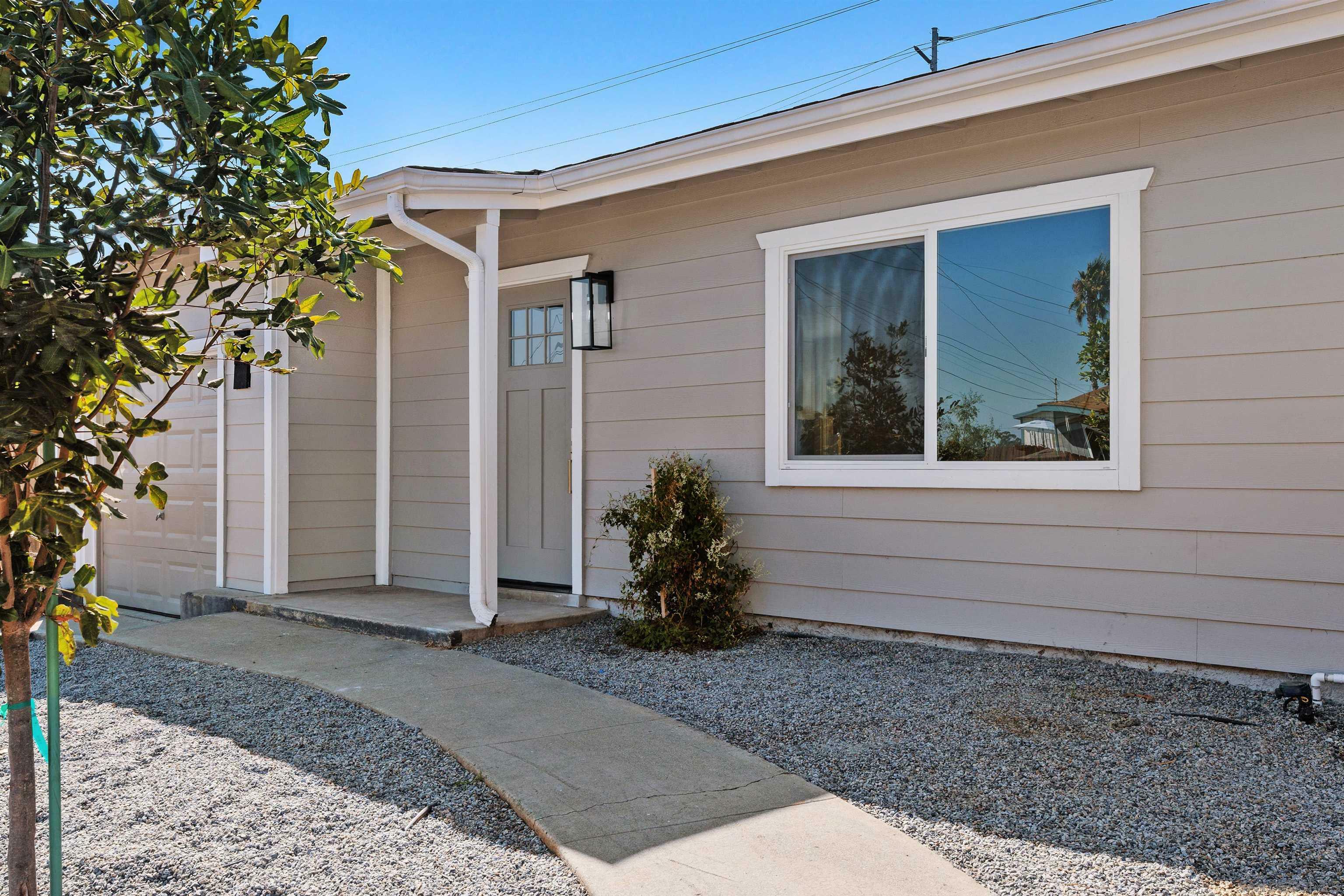 Property Photo:  820 Santa Paula Street  CA 92058 