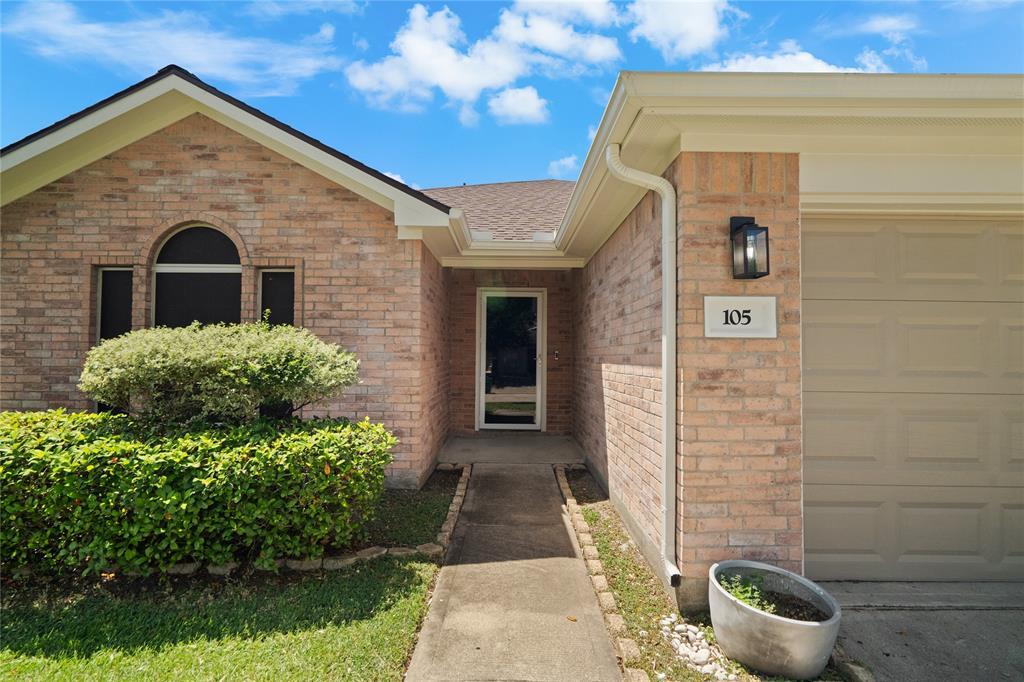 Property Photo: 105 Laurel Meadow Court TX 77568
