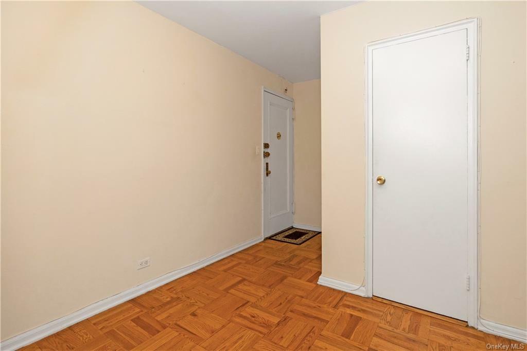 Property Photo:  80 Knolls Crescent 1K  NY 10463 