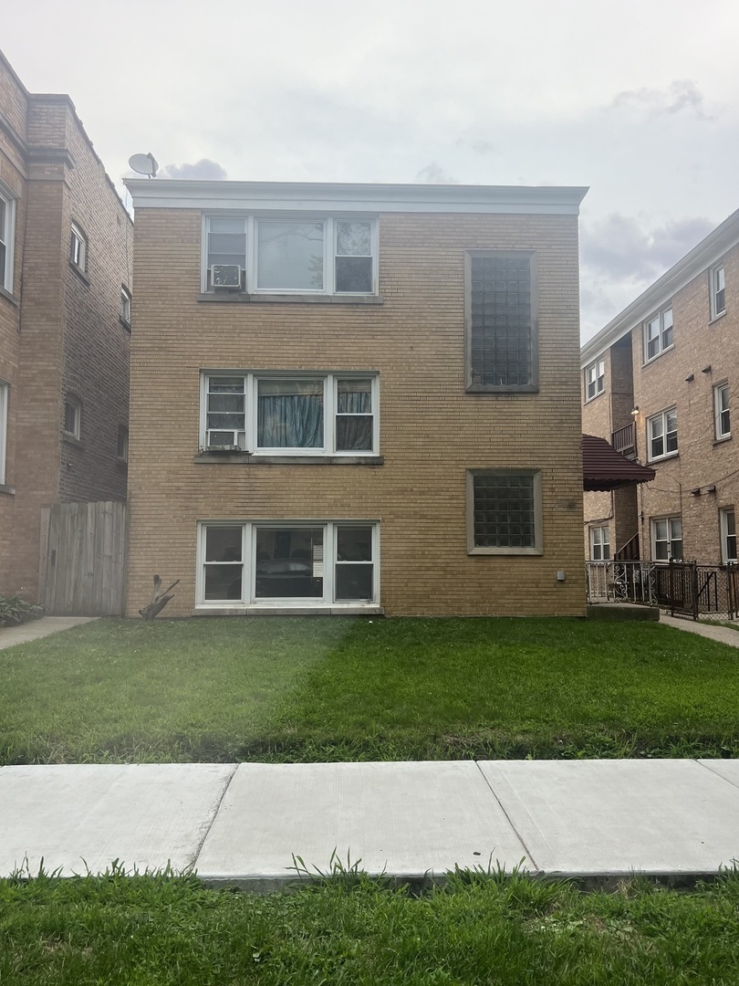 Property Photo:  2245 W Morse Avenue  IL 60645 