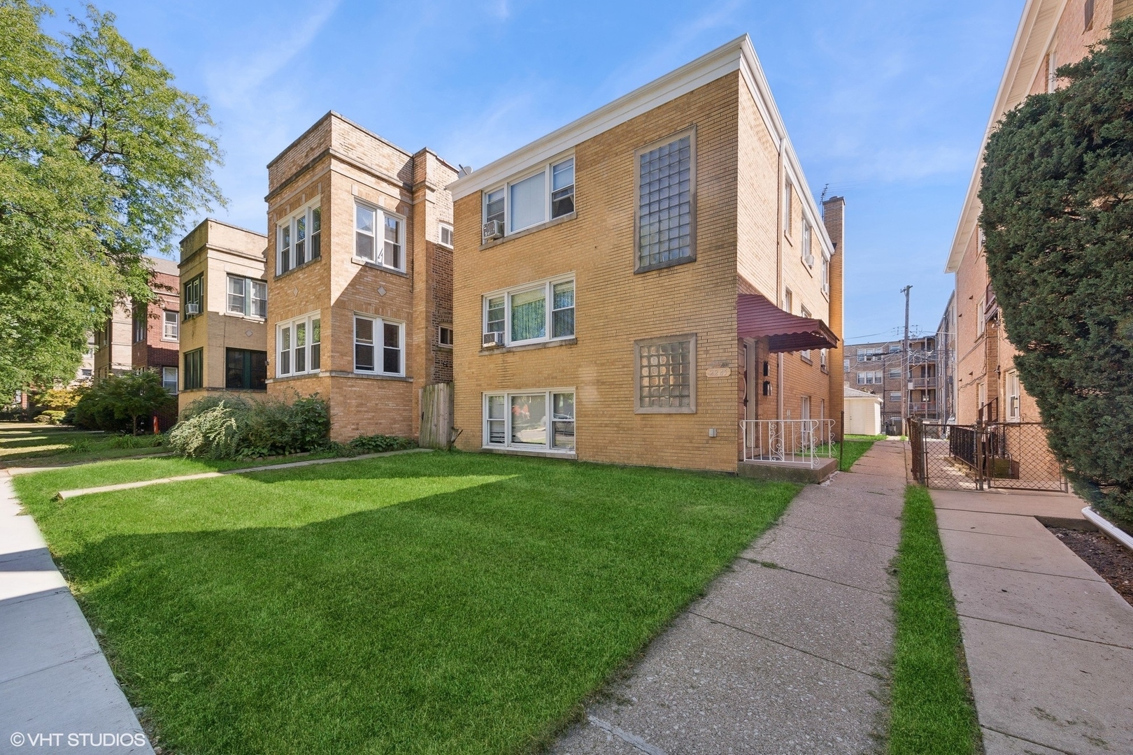 2245 W Morse Avenue  Chicago IL 60645 photo