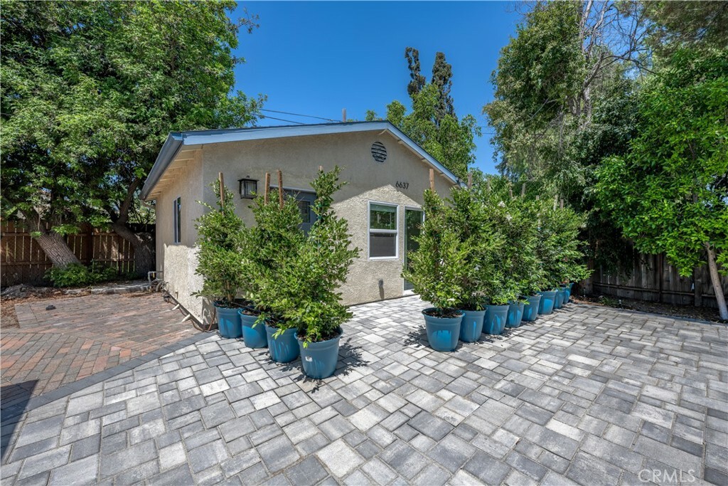 Property Photo:  6637 Radford Avenue  CA 91606 